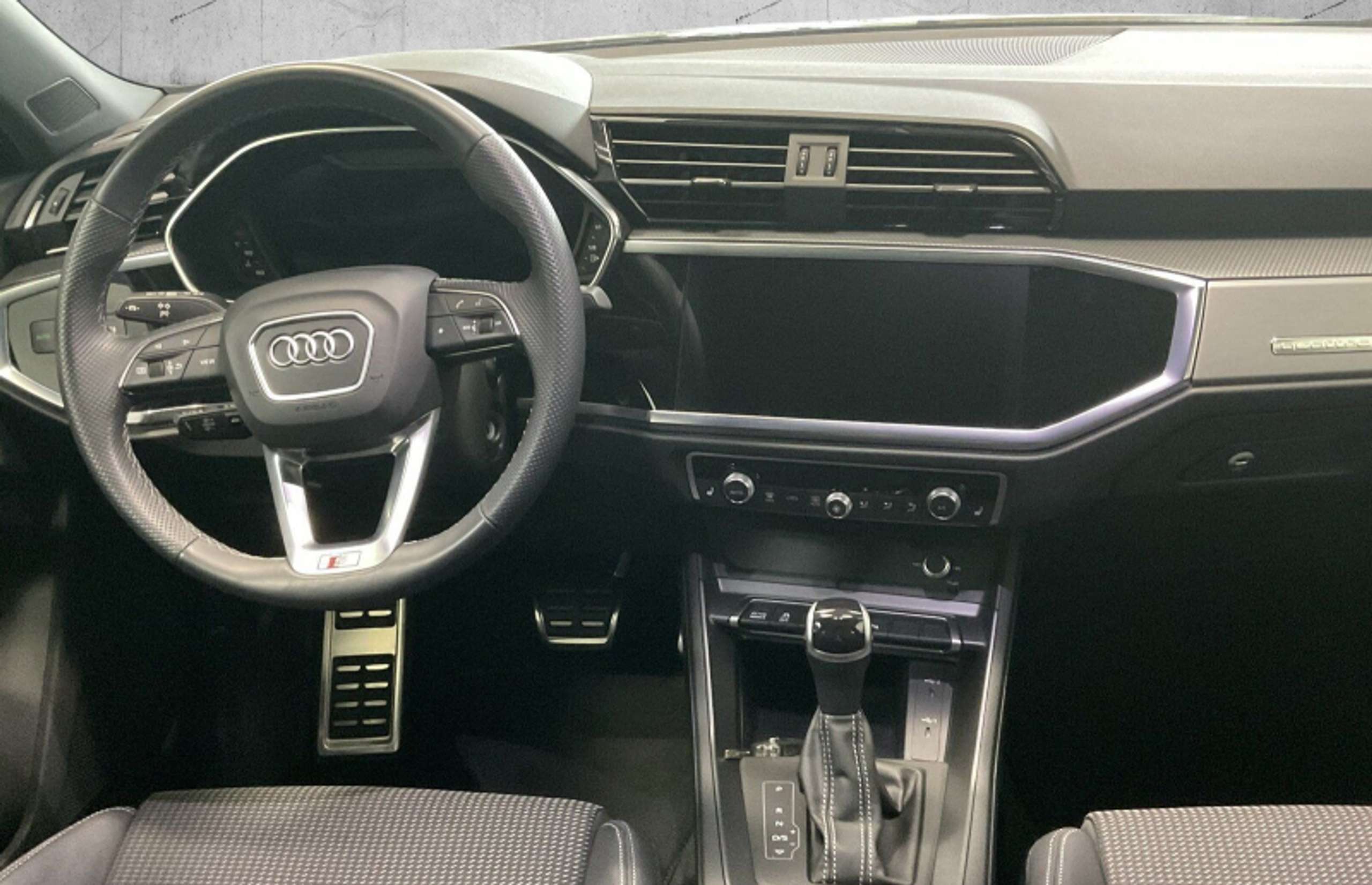 Audi - Q3