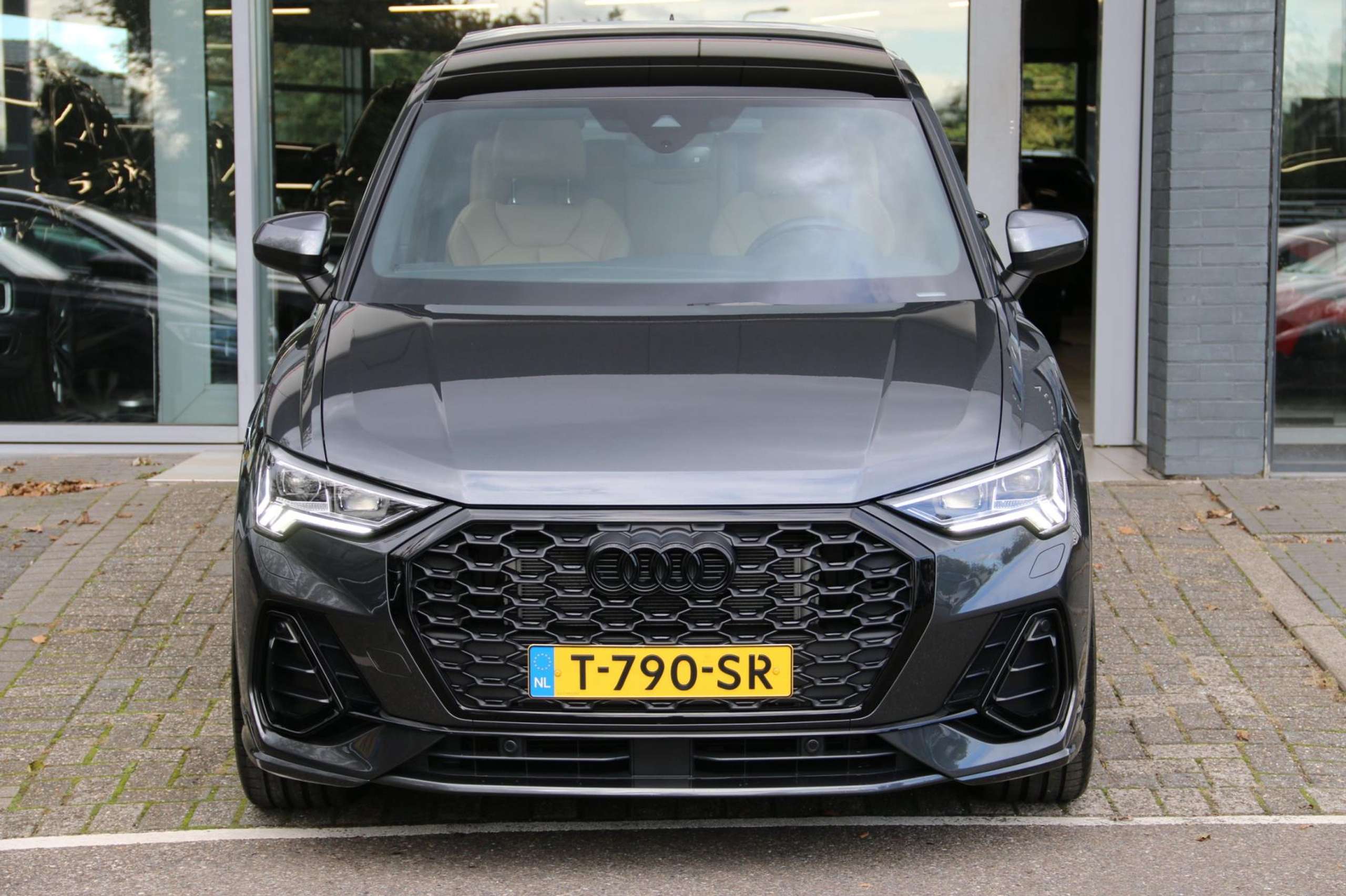 Audi - Q3