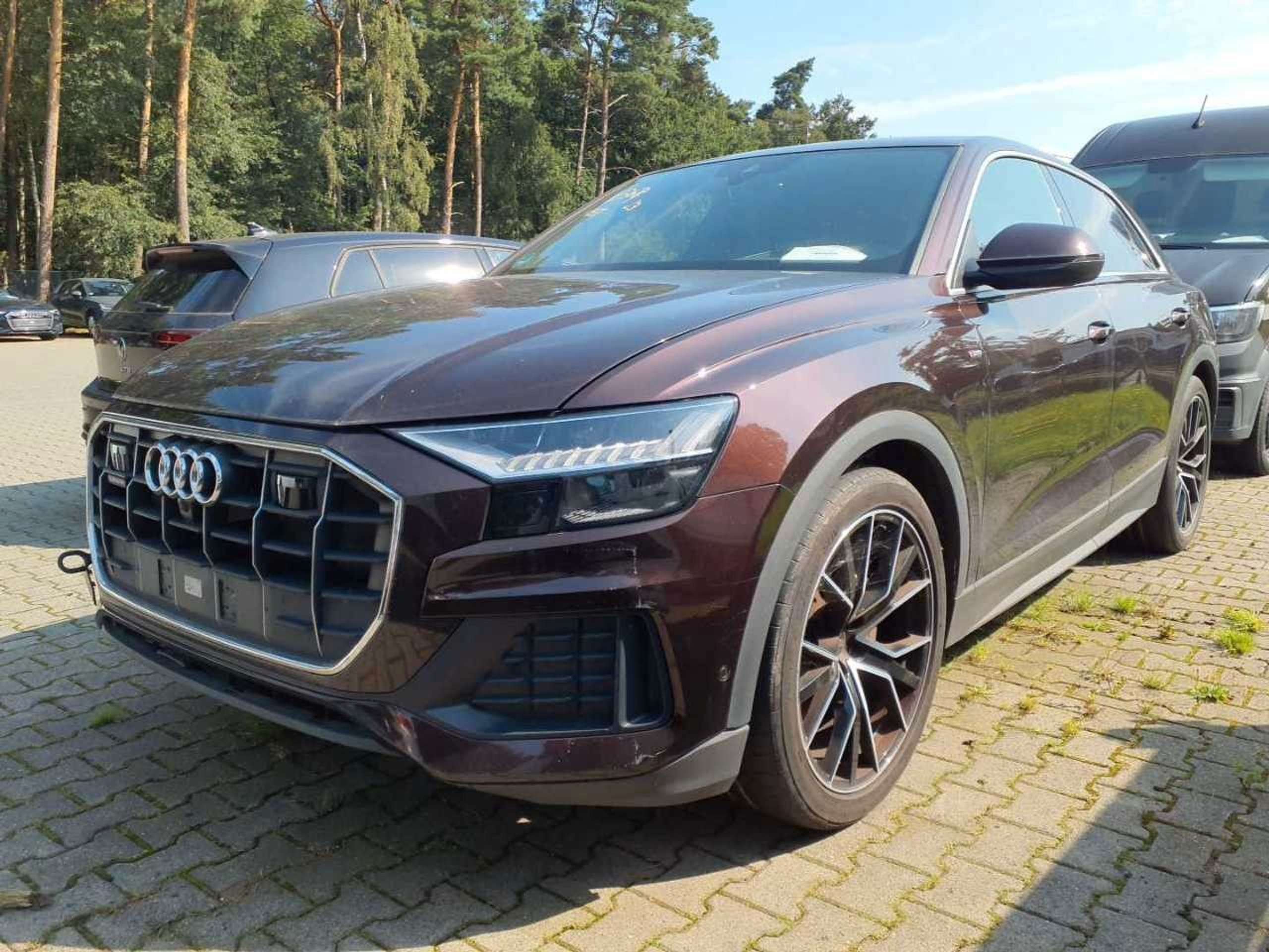 Audi - Q8