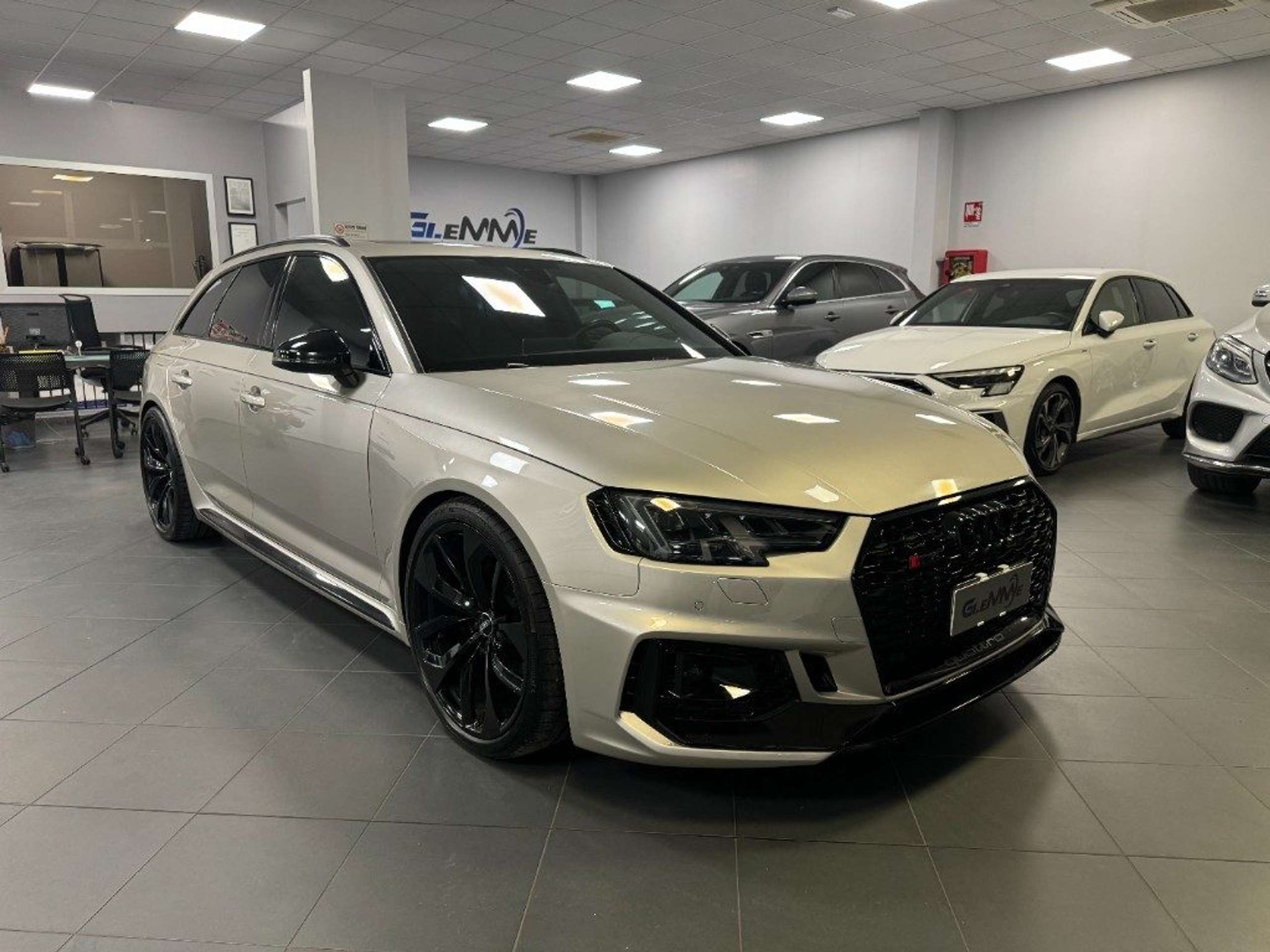 Audi - RS4