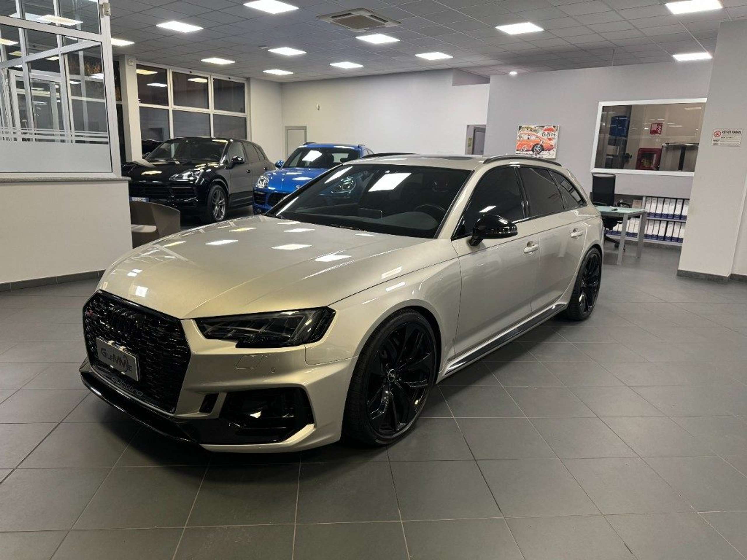 Audi - RS4