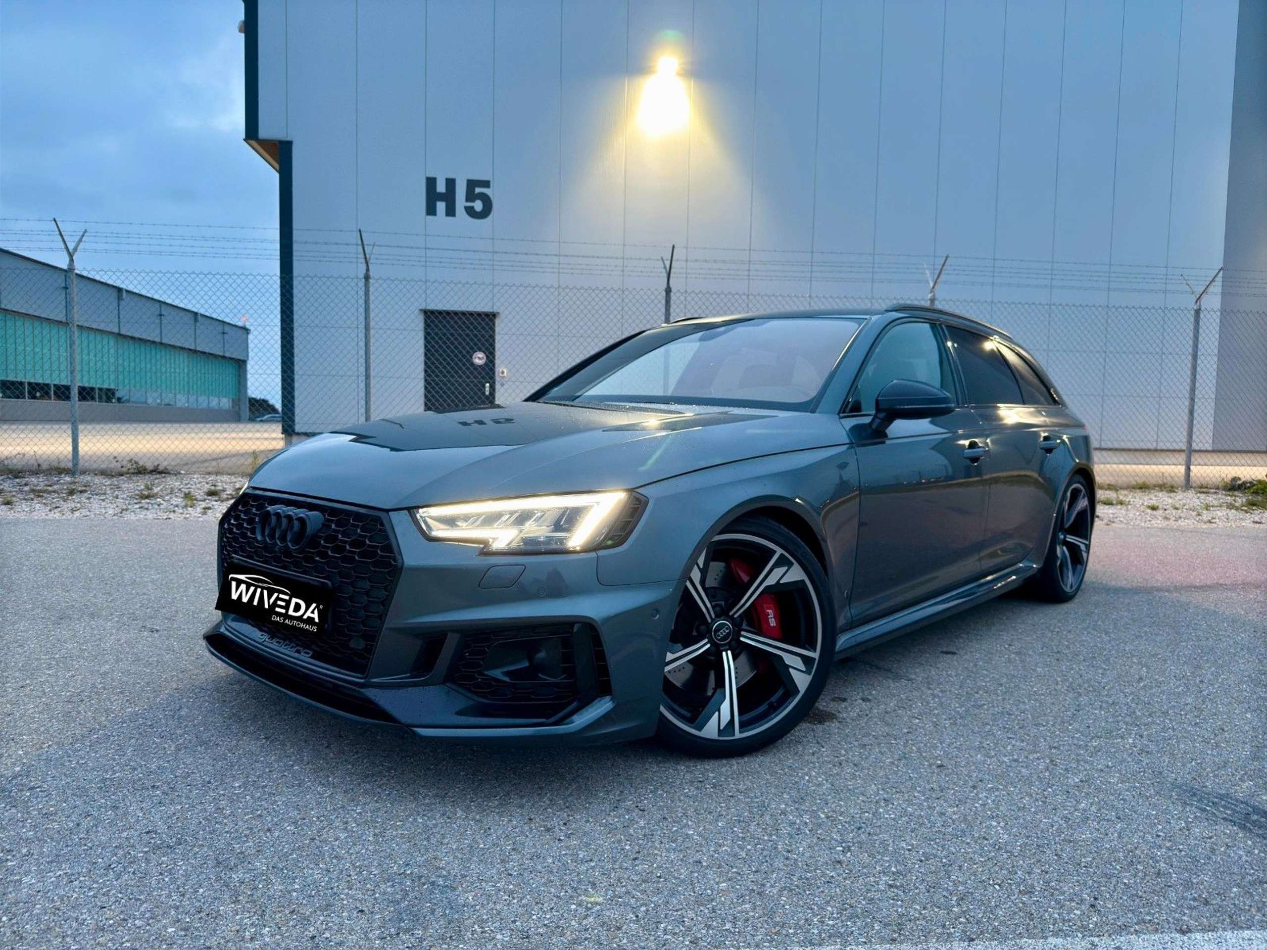 Audi - RS4