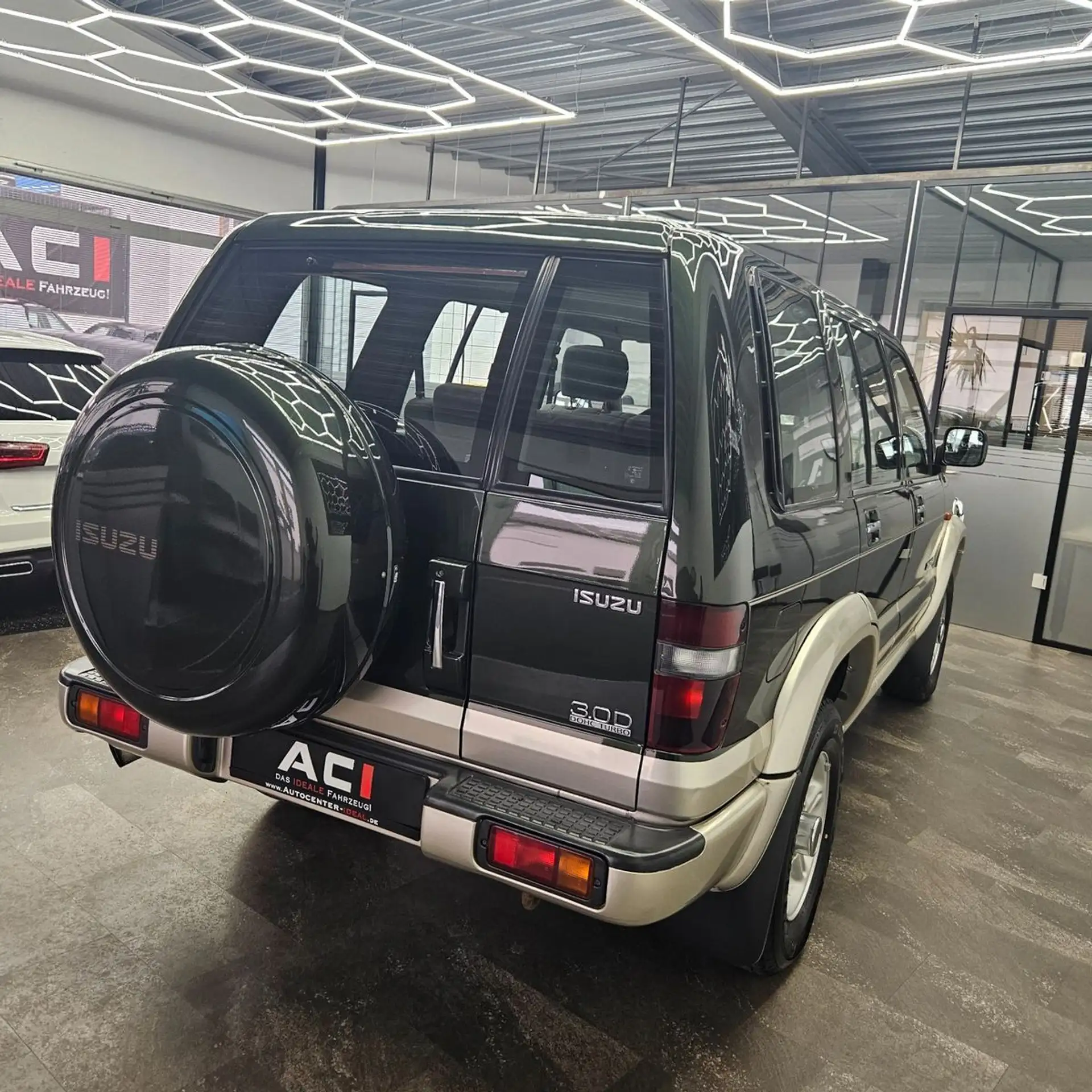 Isuzu - Trooper