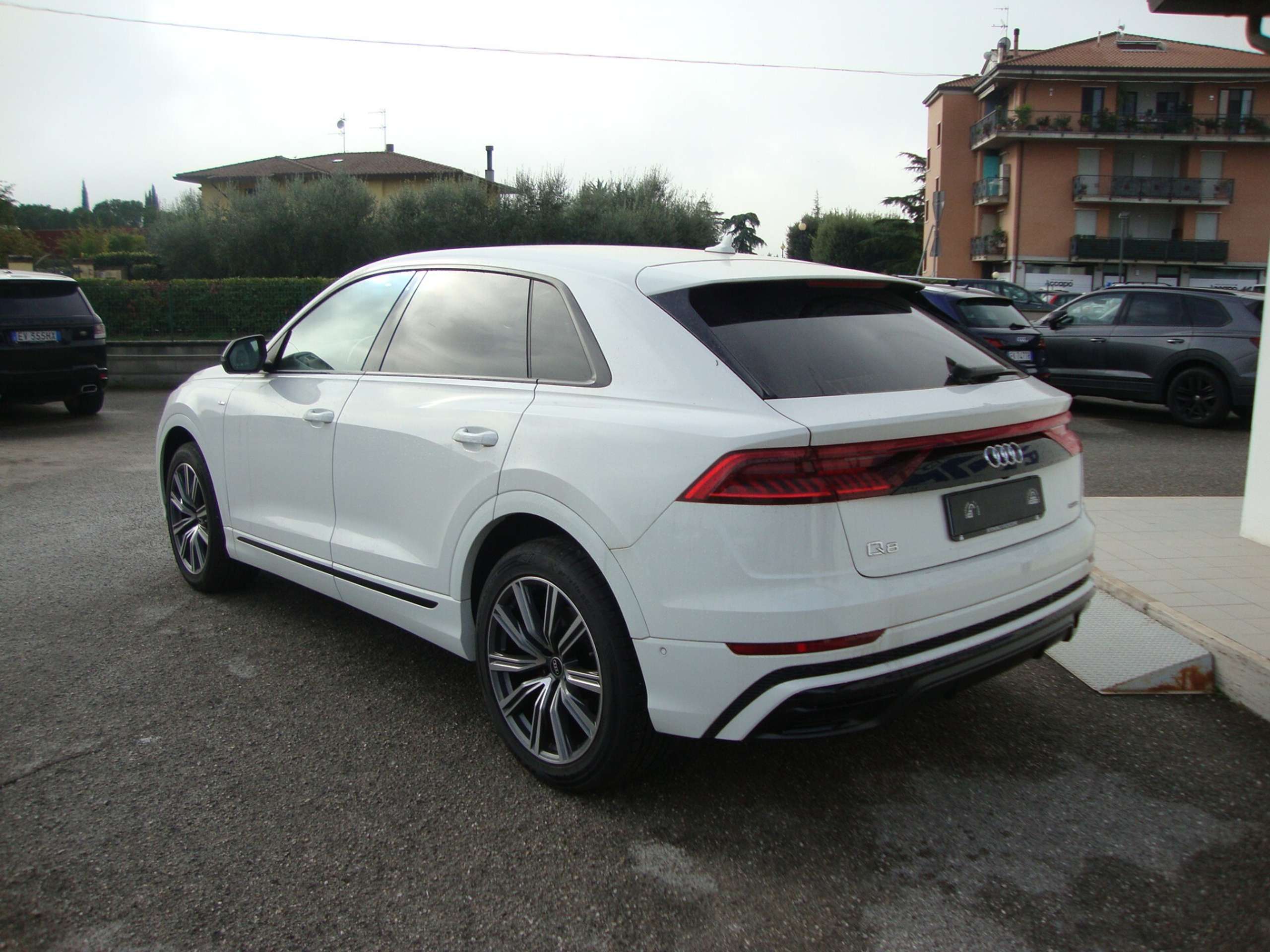 Audi - Q8