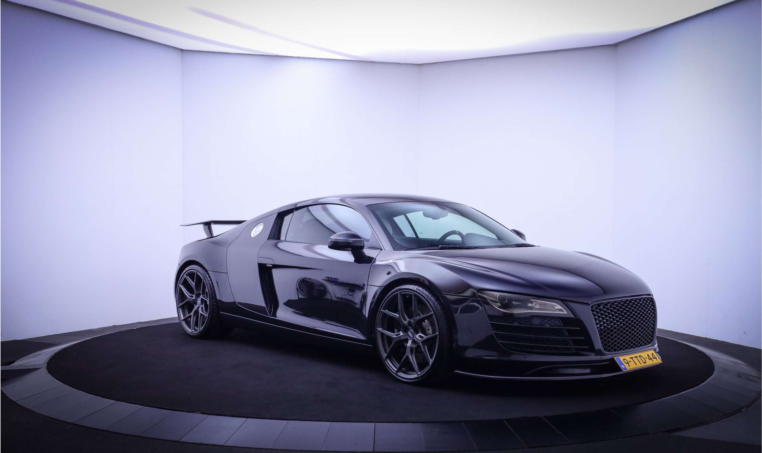 Audi - R8