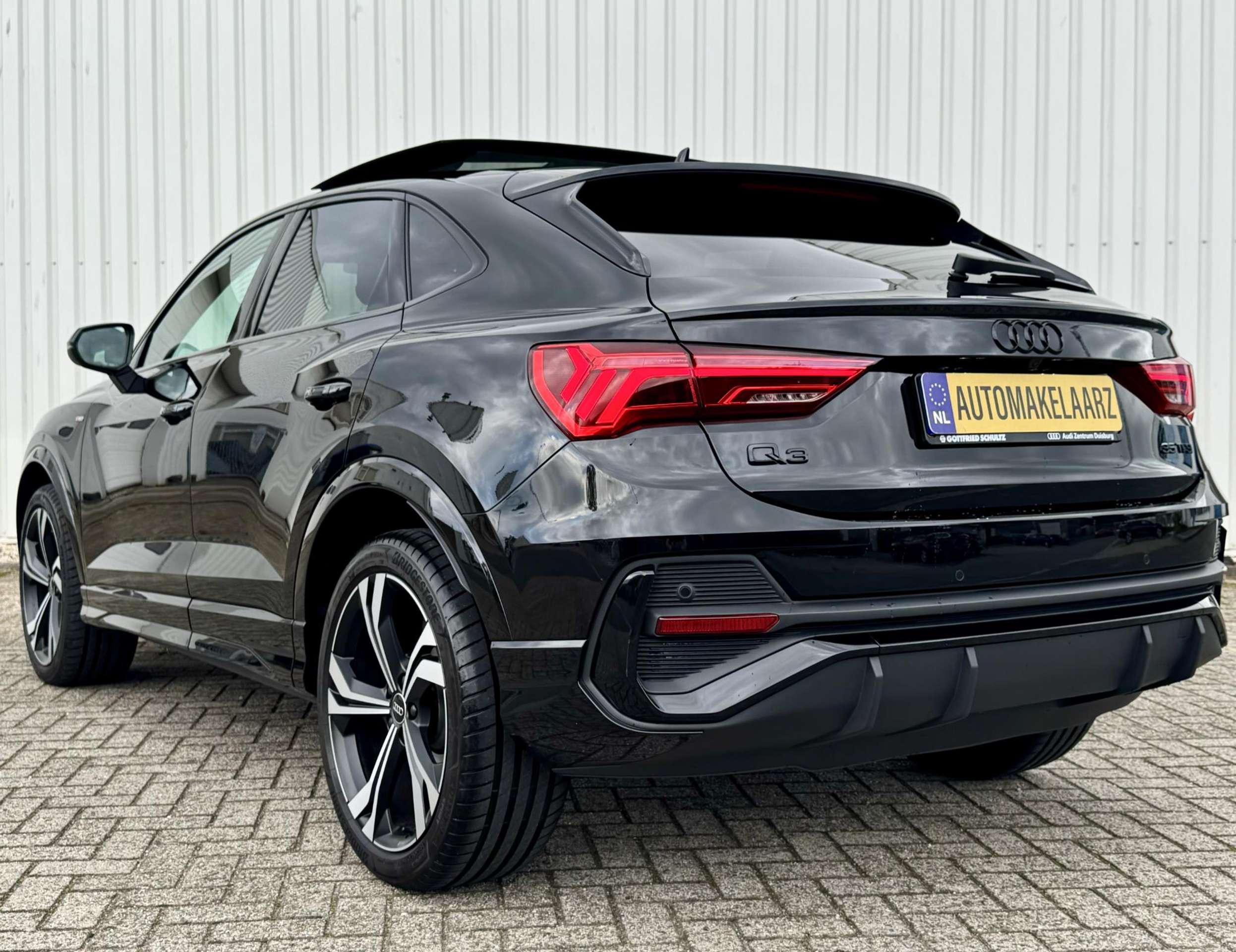 Audi - Q3