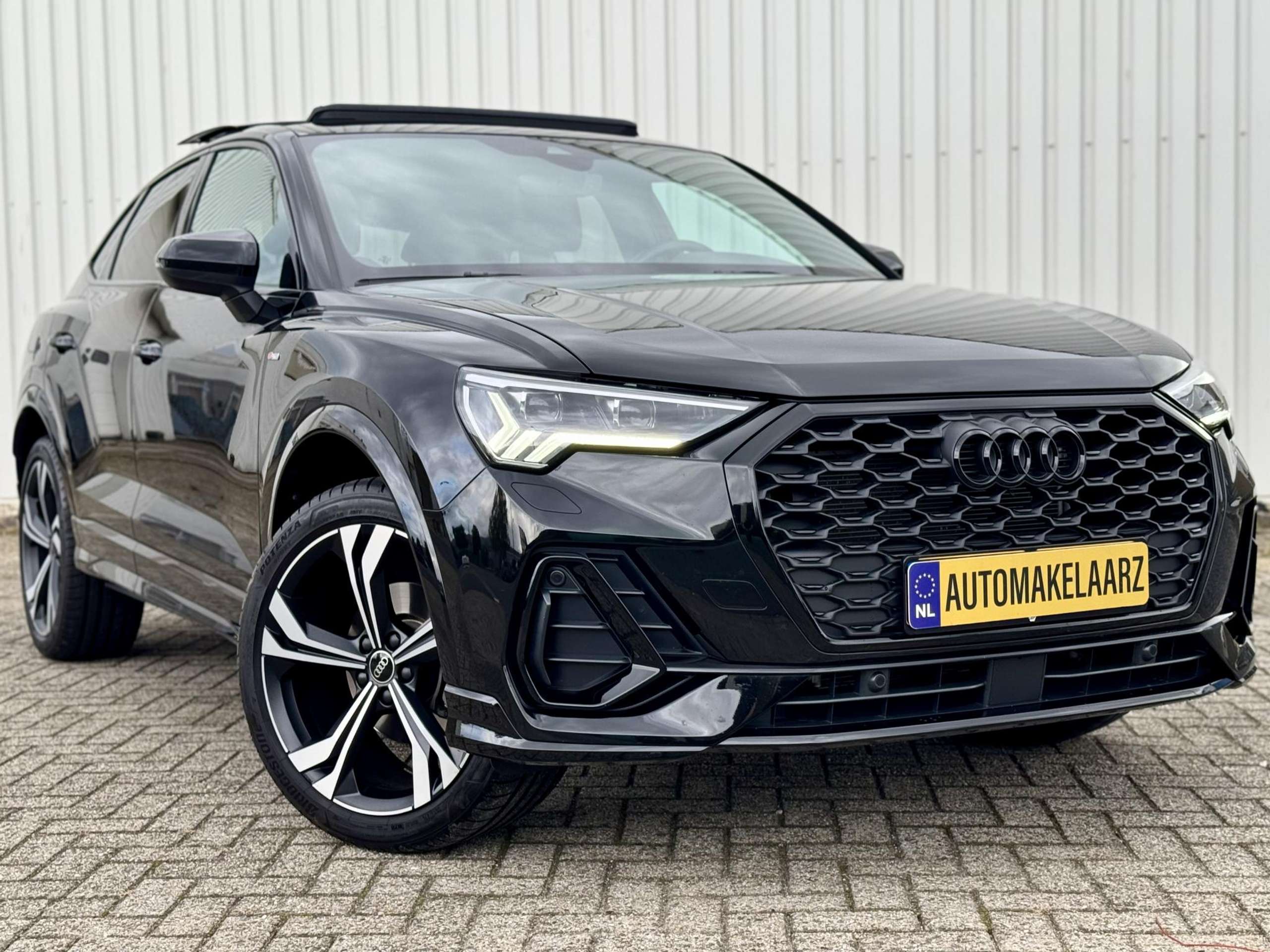 Audi - Q3