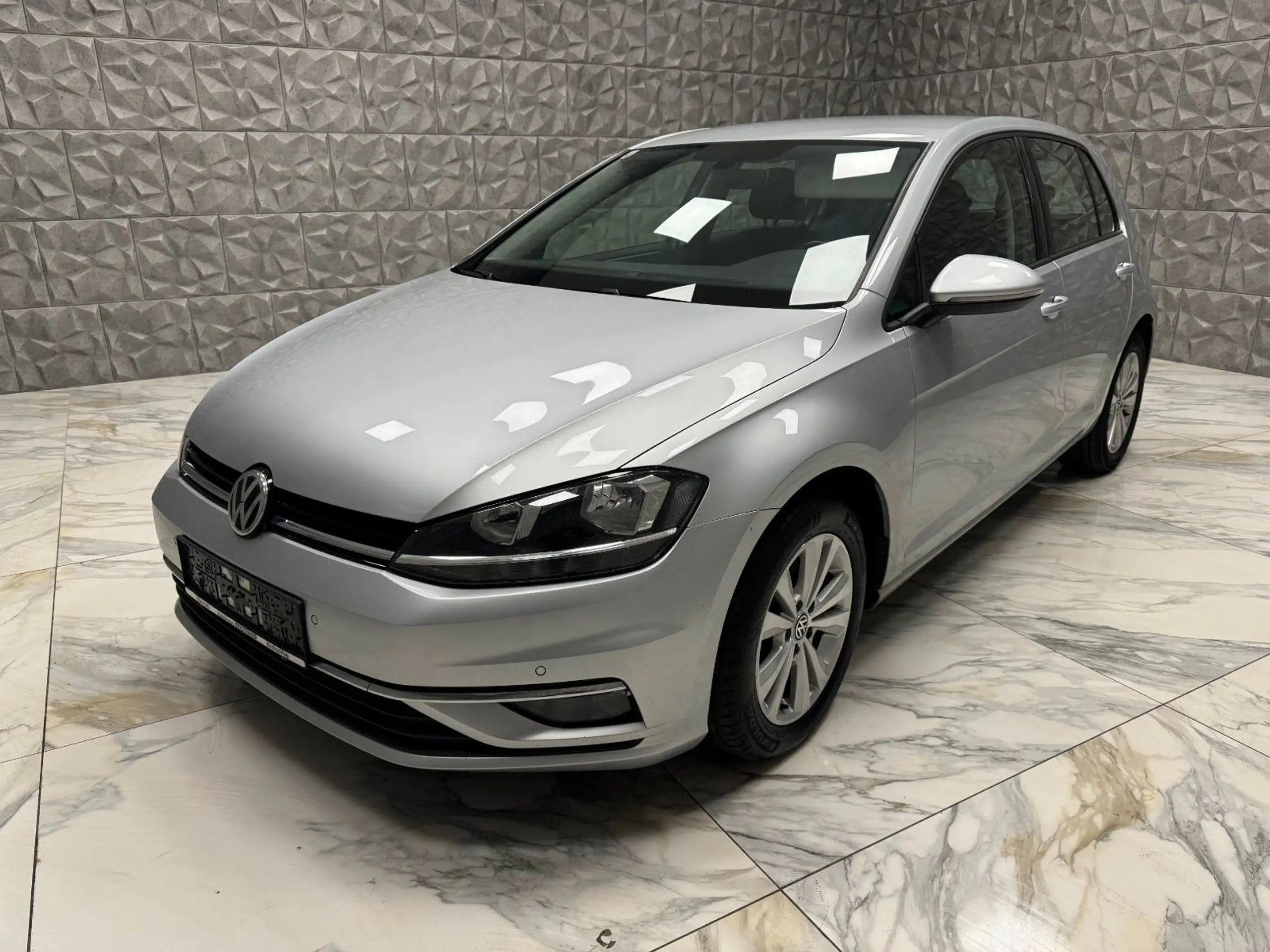 Volkswagen - Golf