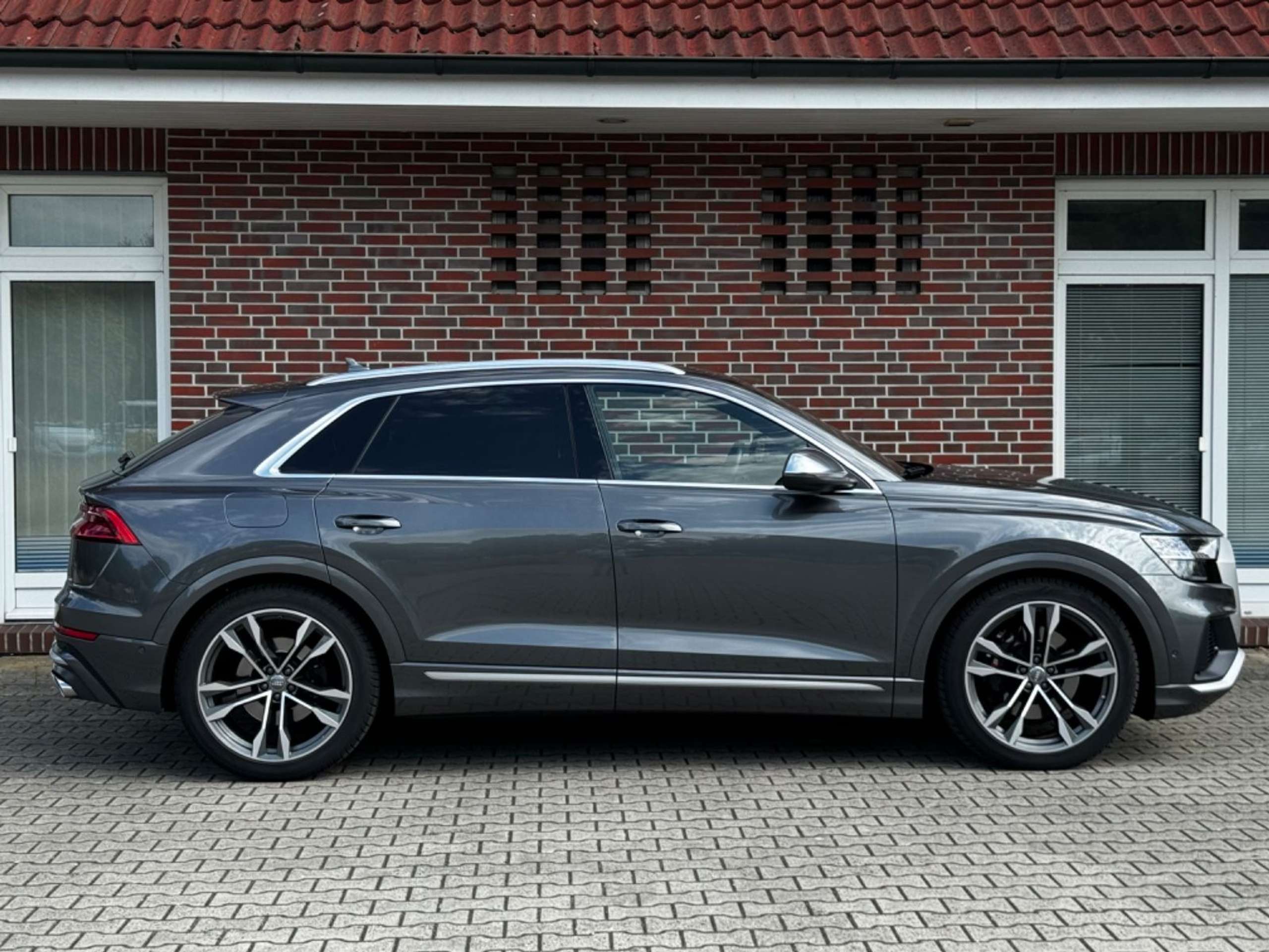 Audi - SQ8