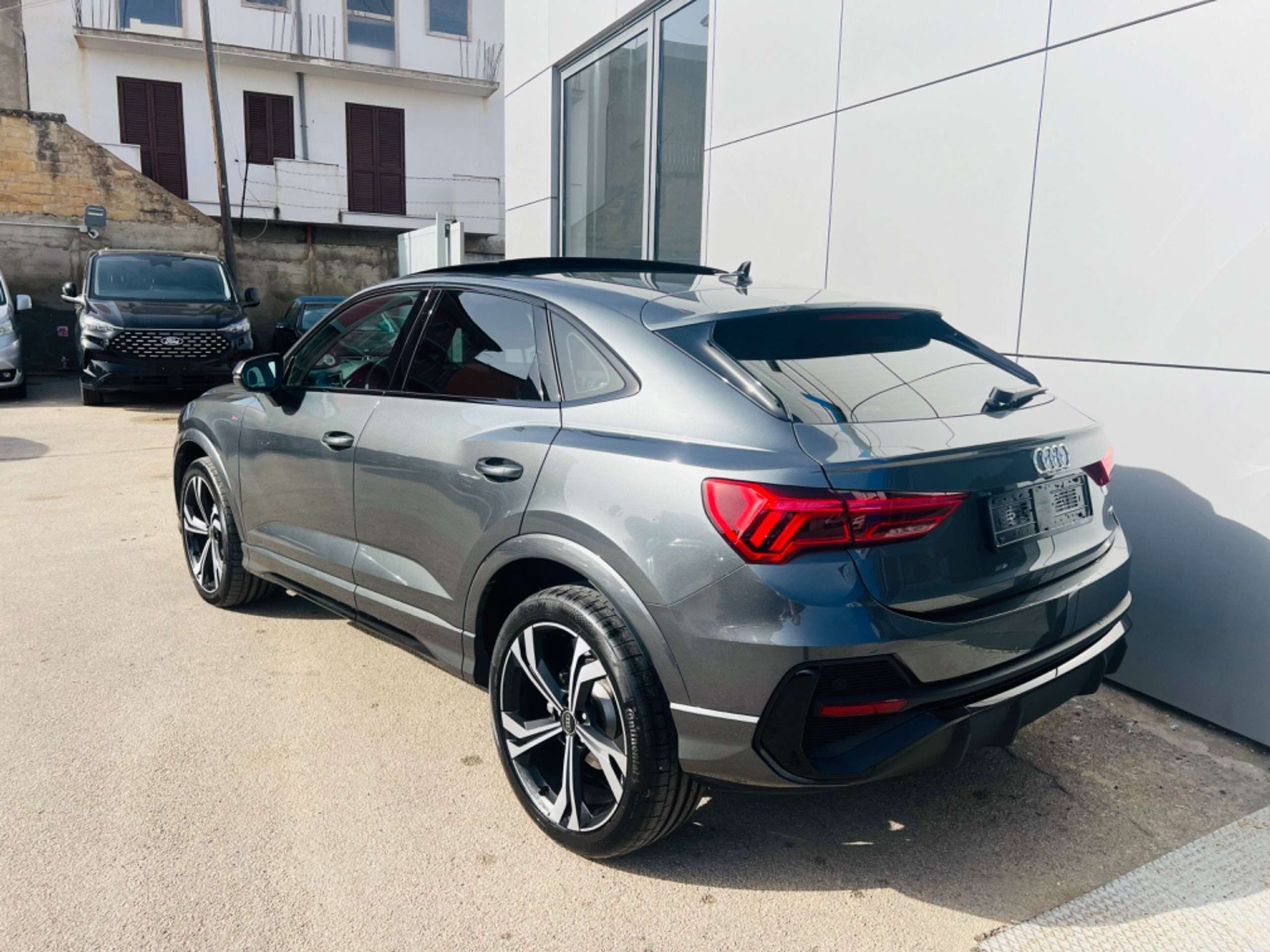 Audi - Q3