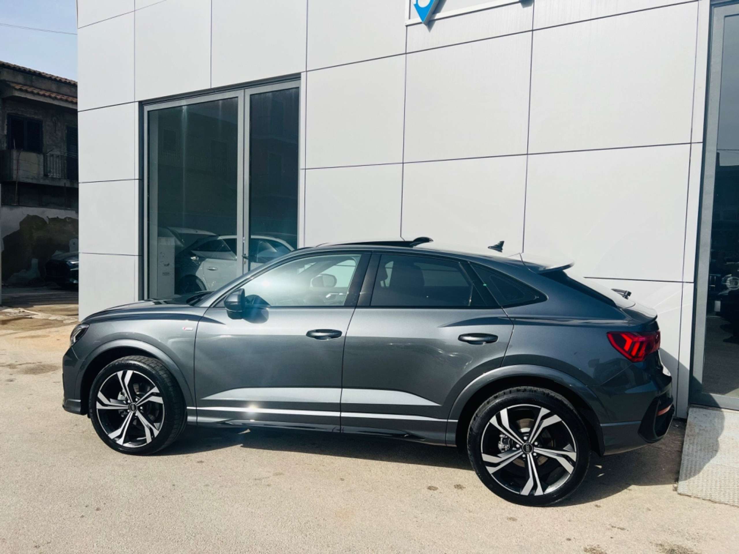 Audi - Q3