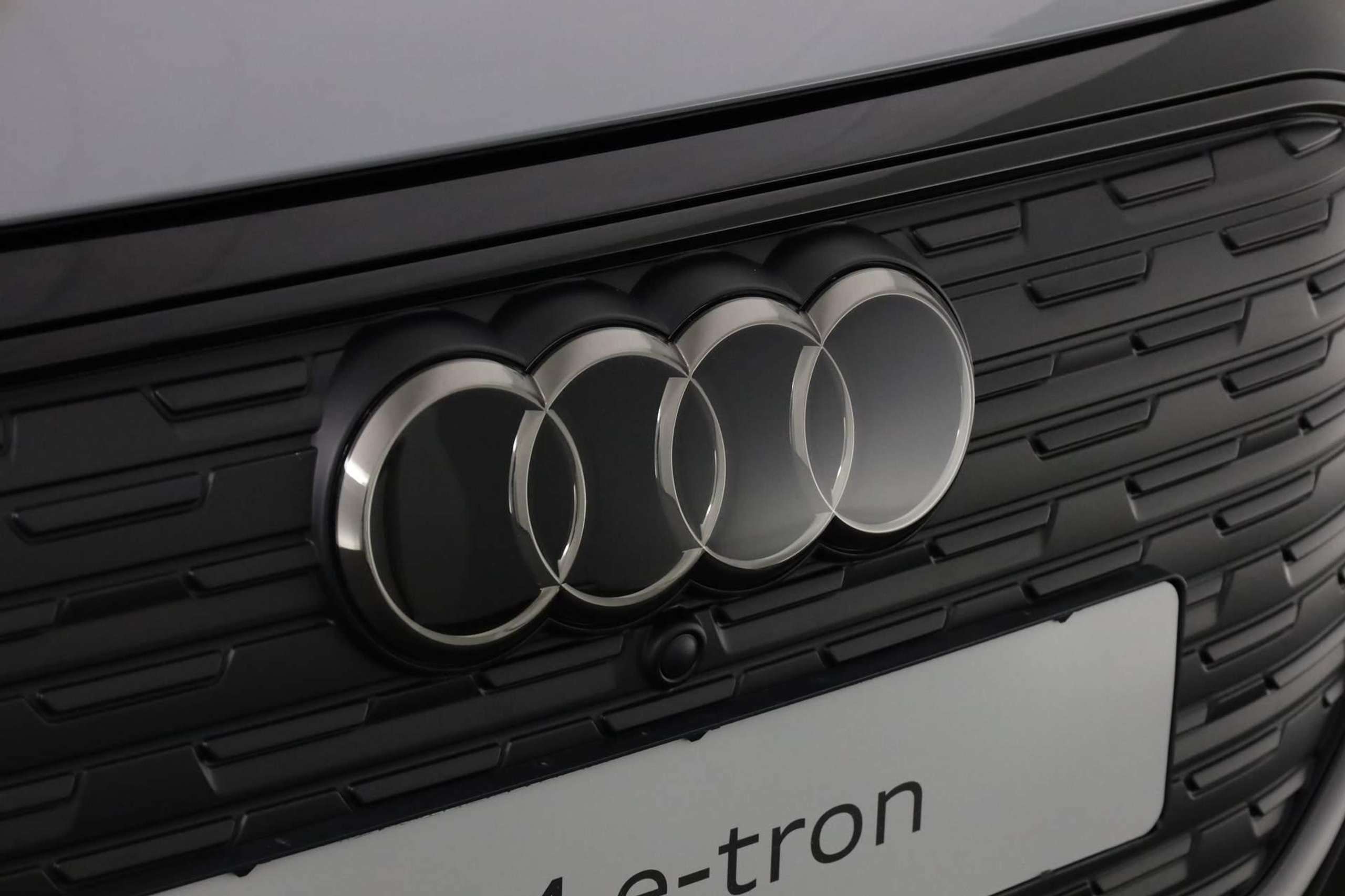 Audi - Q4 e-tron