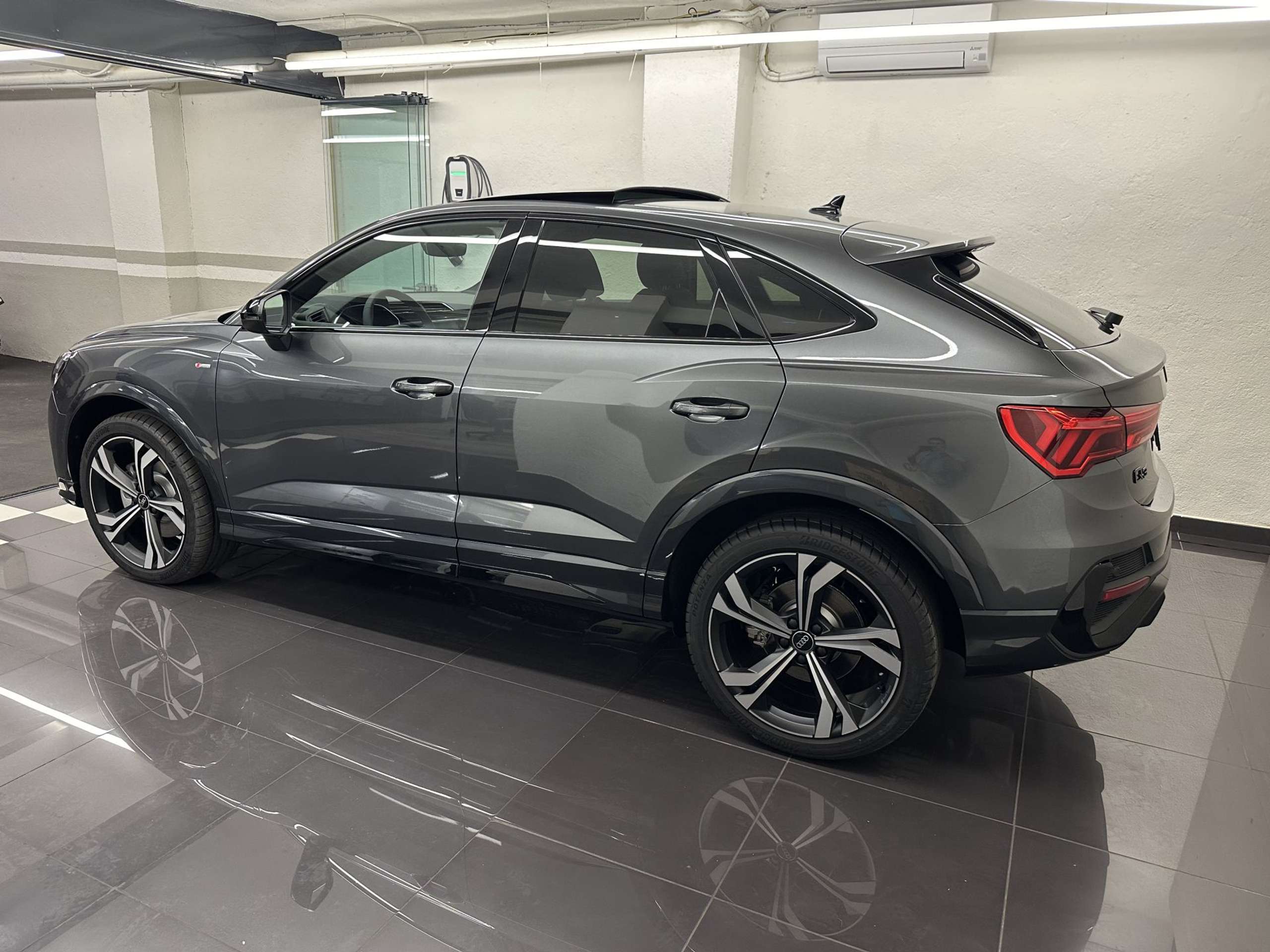 Audi - Q3