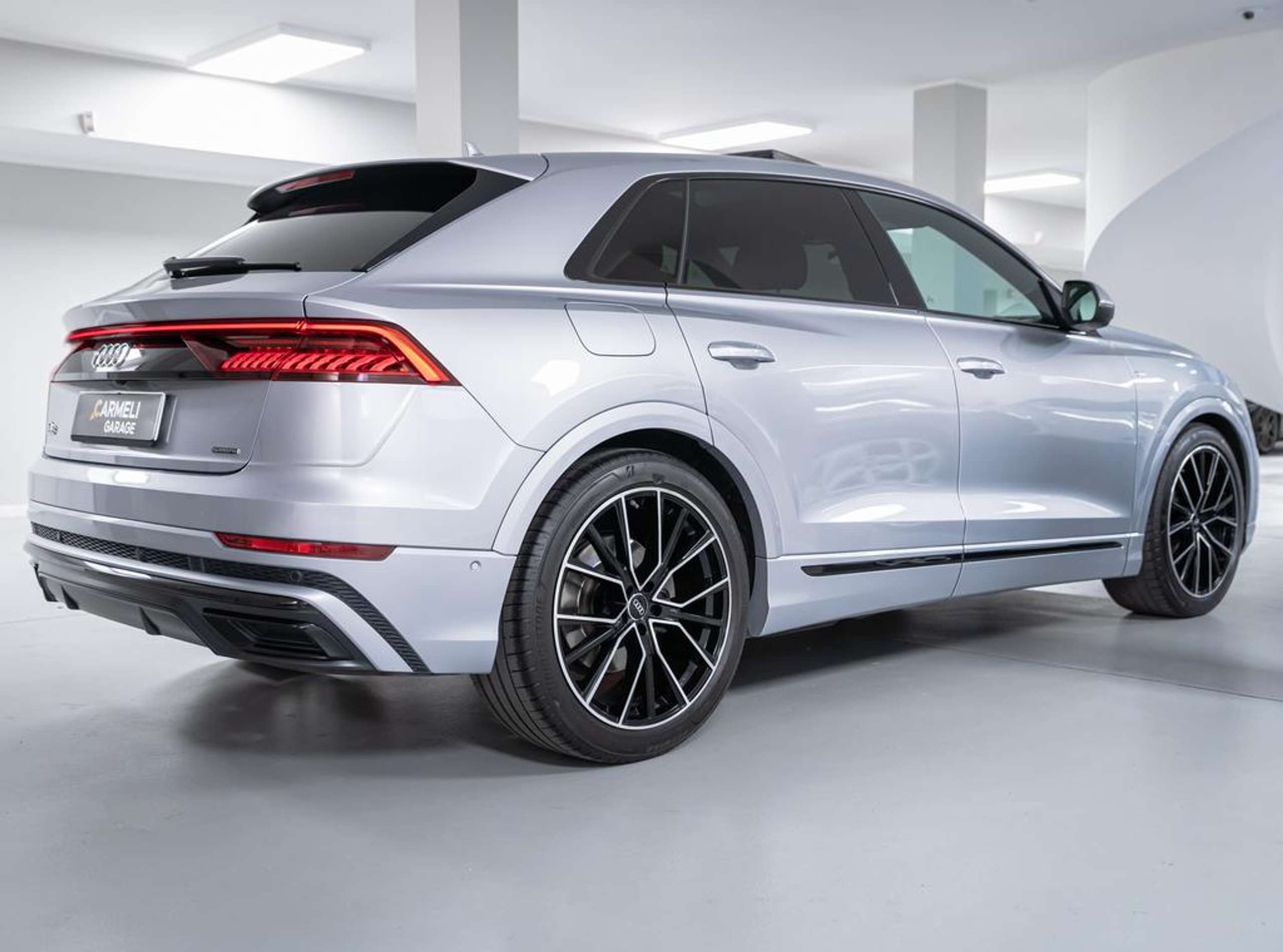 Audi - Q8