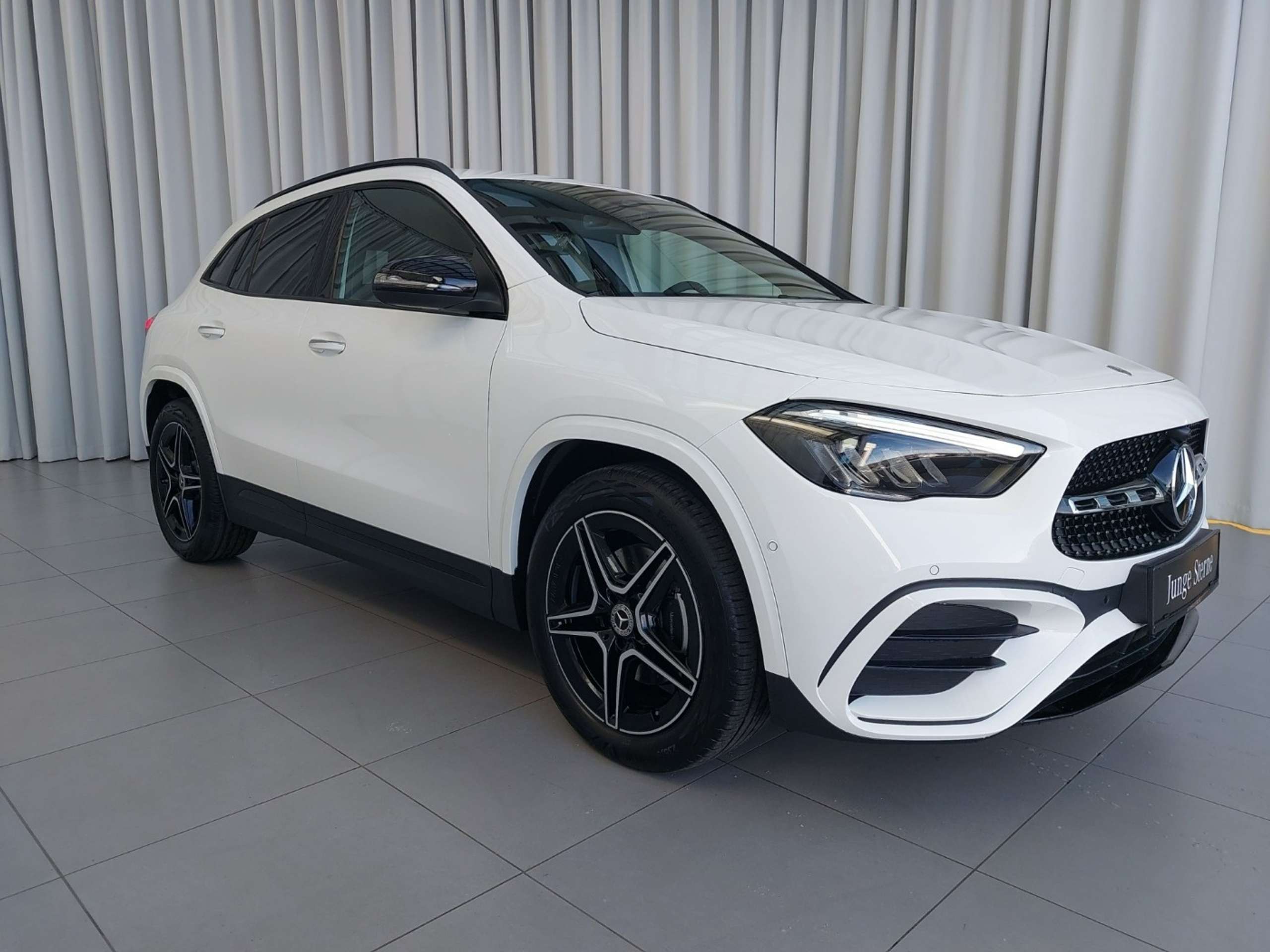 Mercedes-Benz - GLA 200