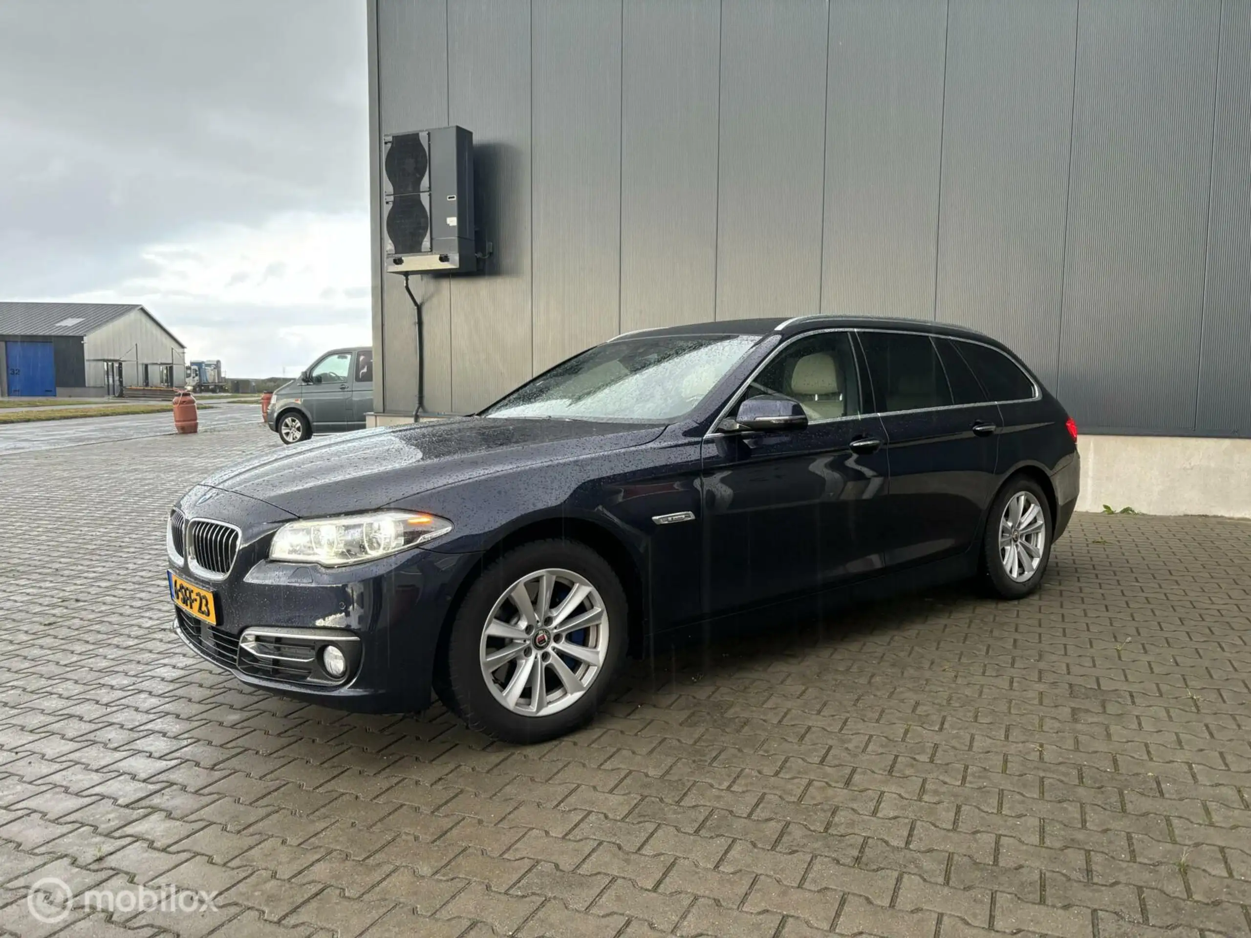 BMW - 528