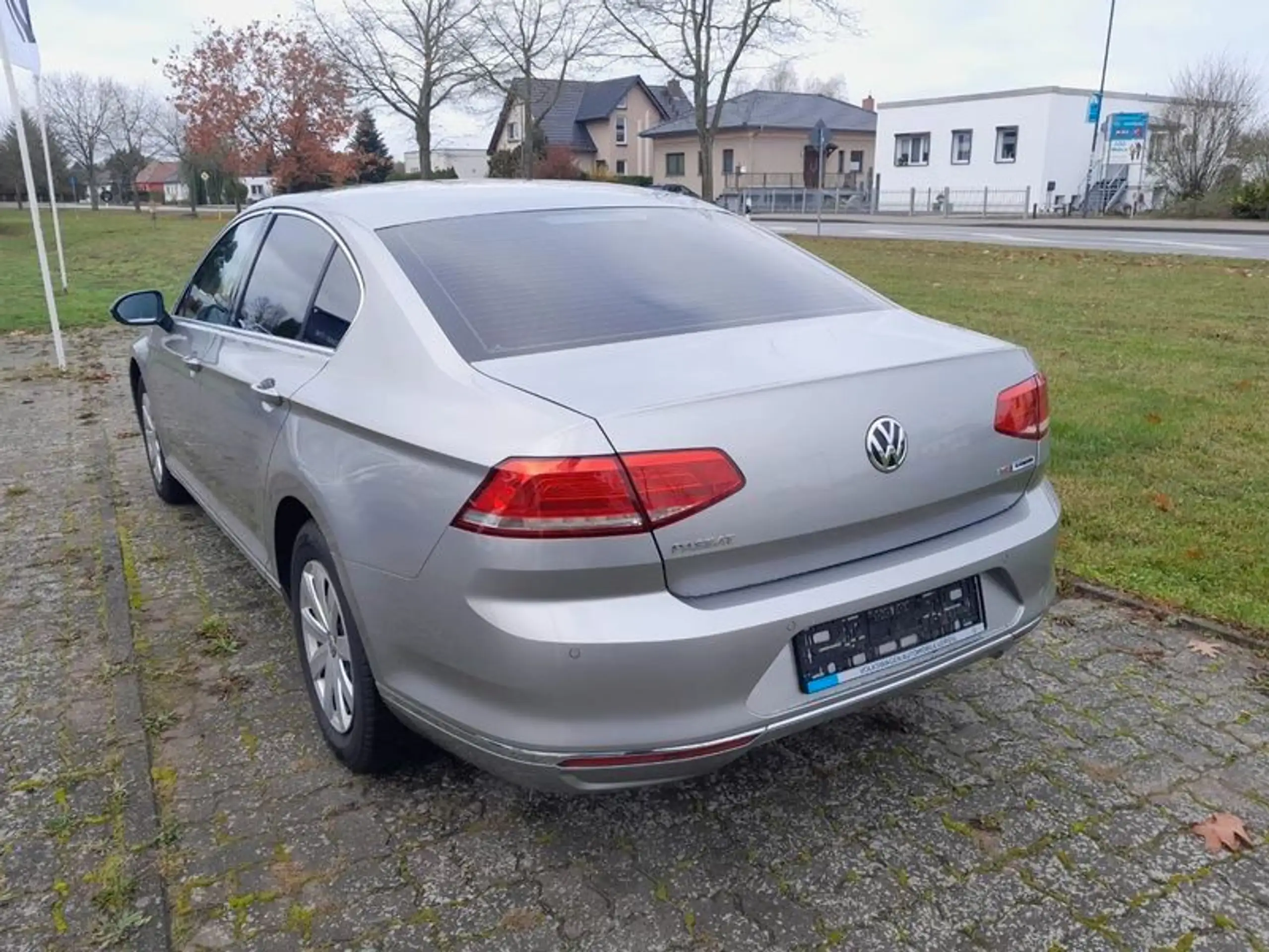 Volkswagen - Passat