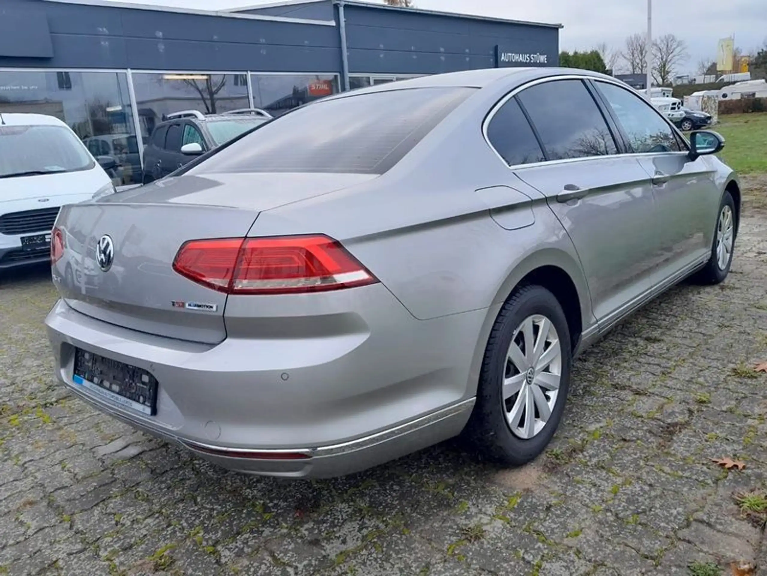 Volkswagen - Passat