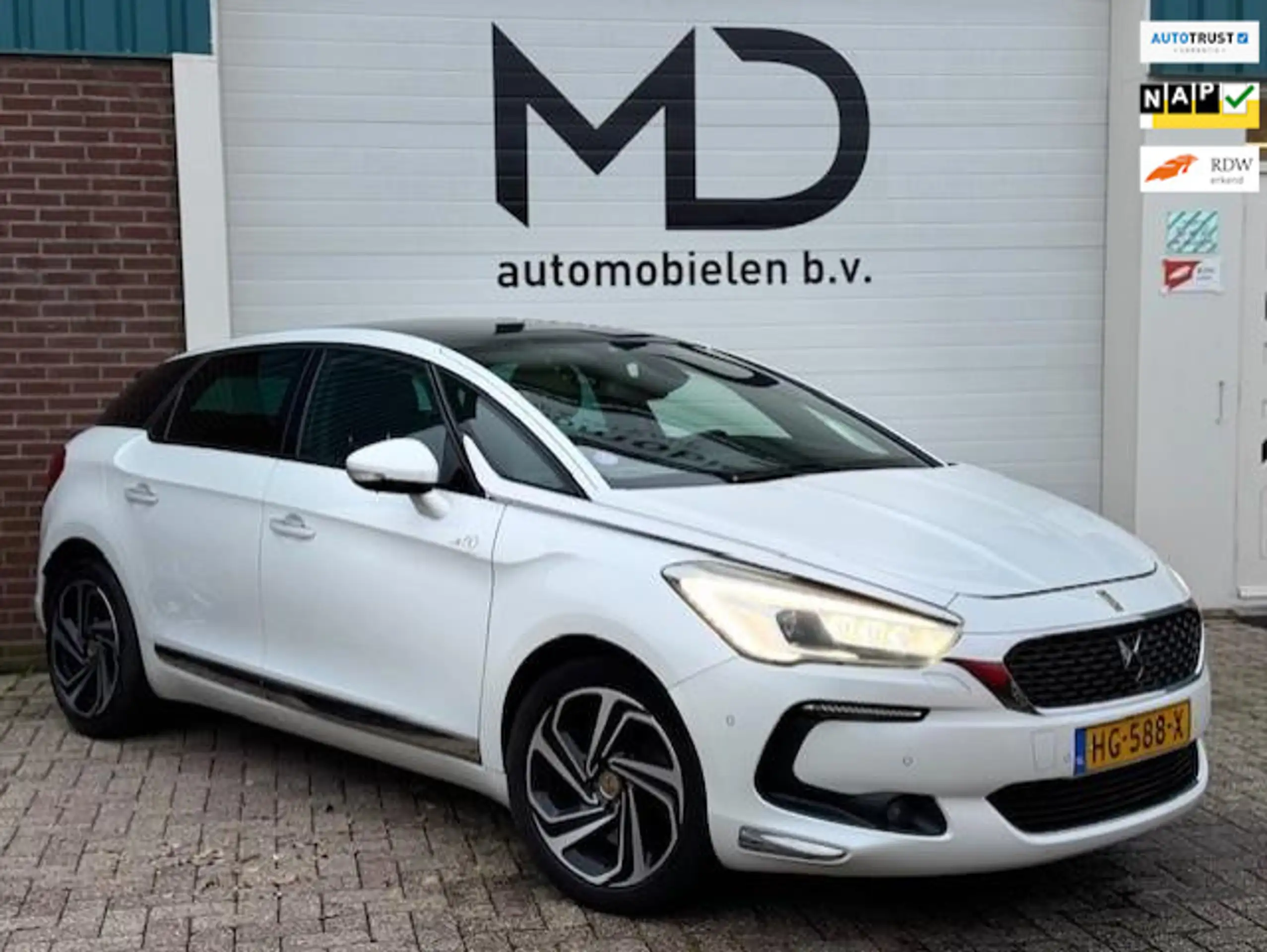 DS Automobiles - DS 5