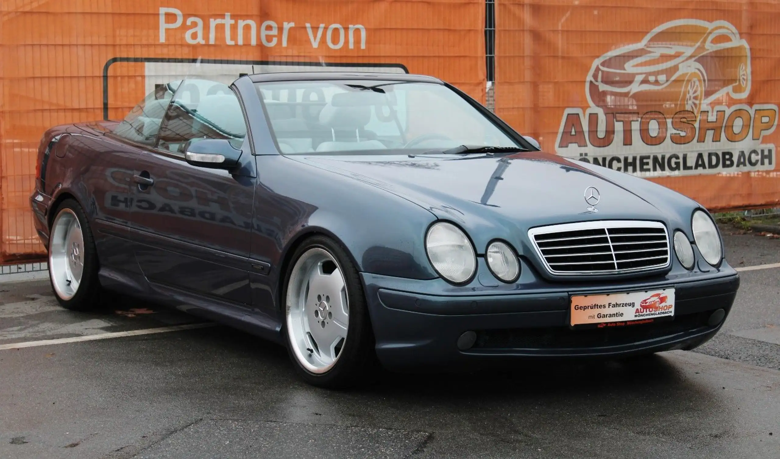 Mercedes-Benz - CLK 320