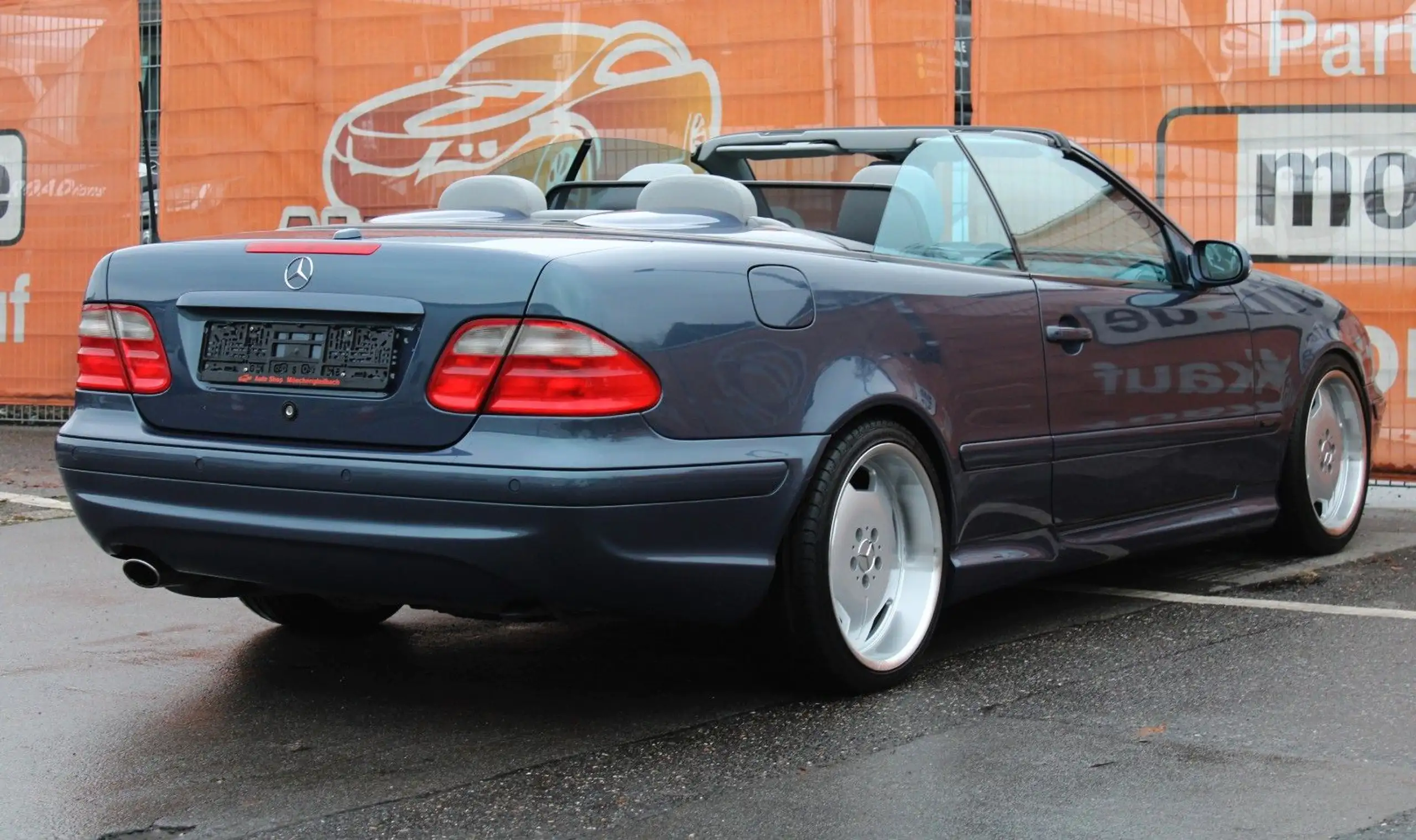 Mercedes-Benz - CLK 320