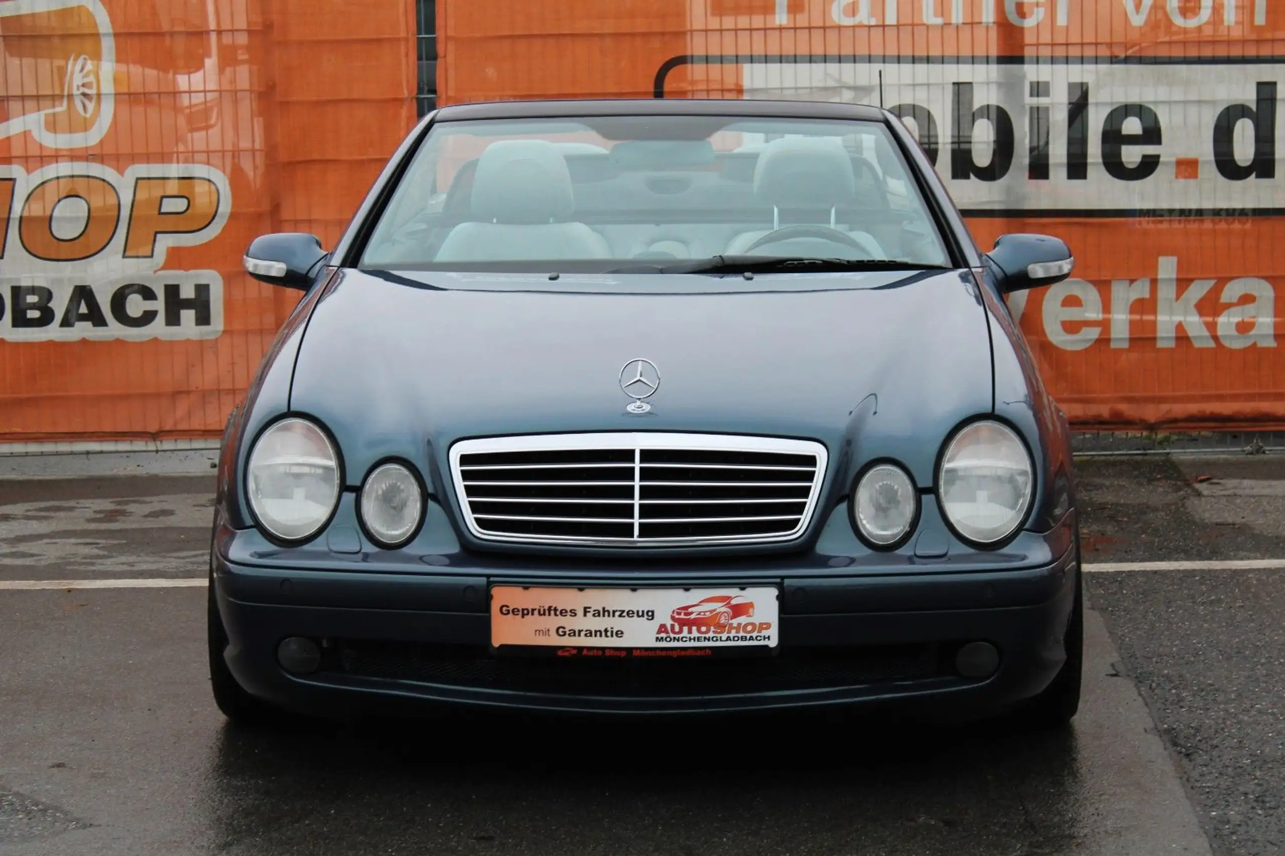 Mercedes-Benz - CLK 320