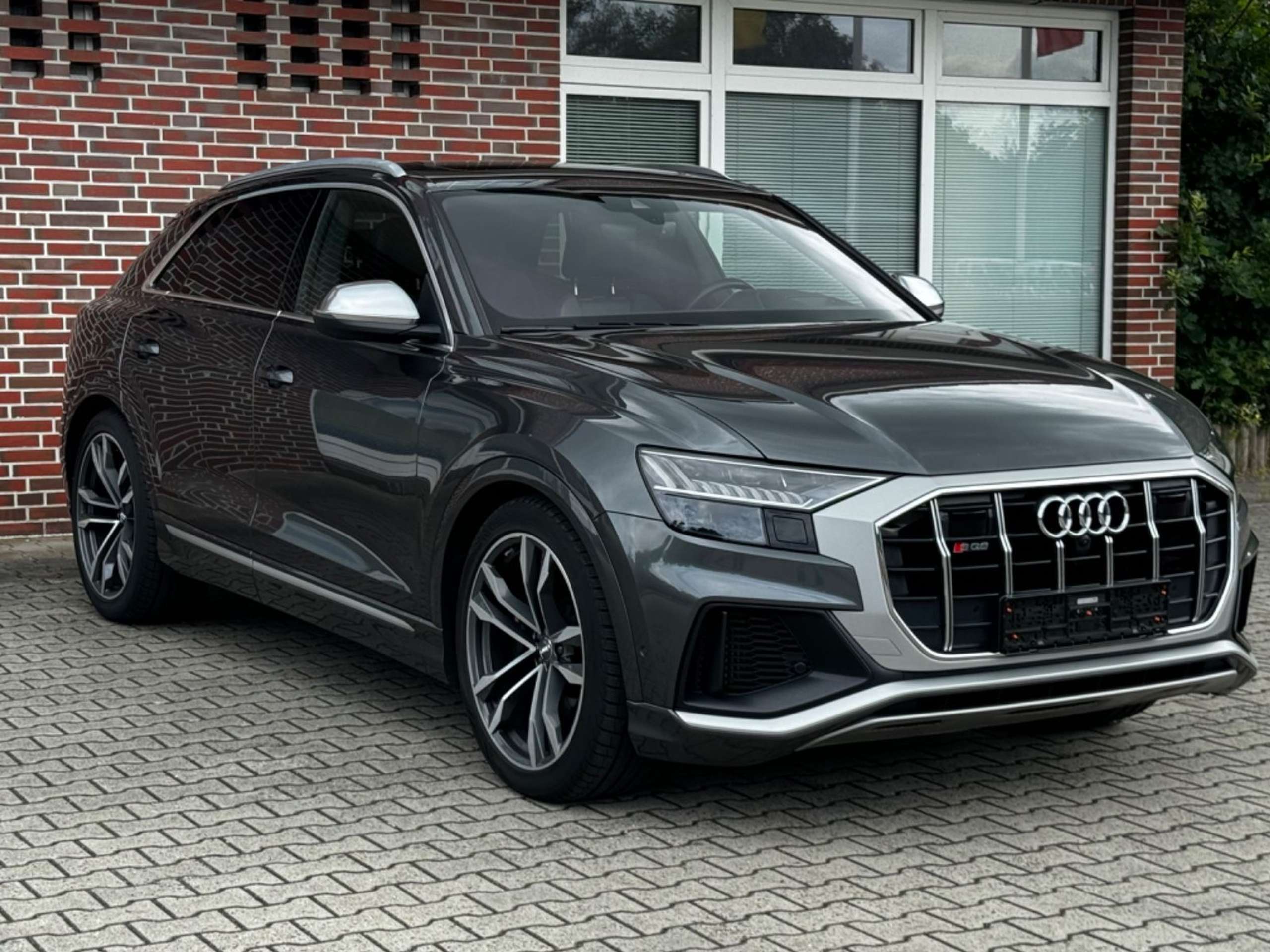 Audi - SQ8