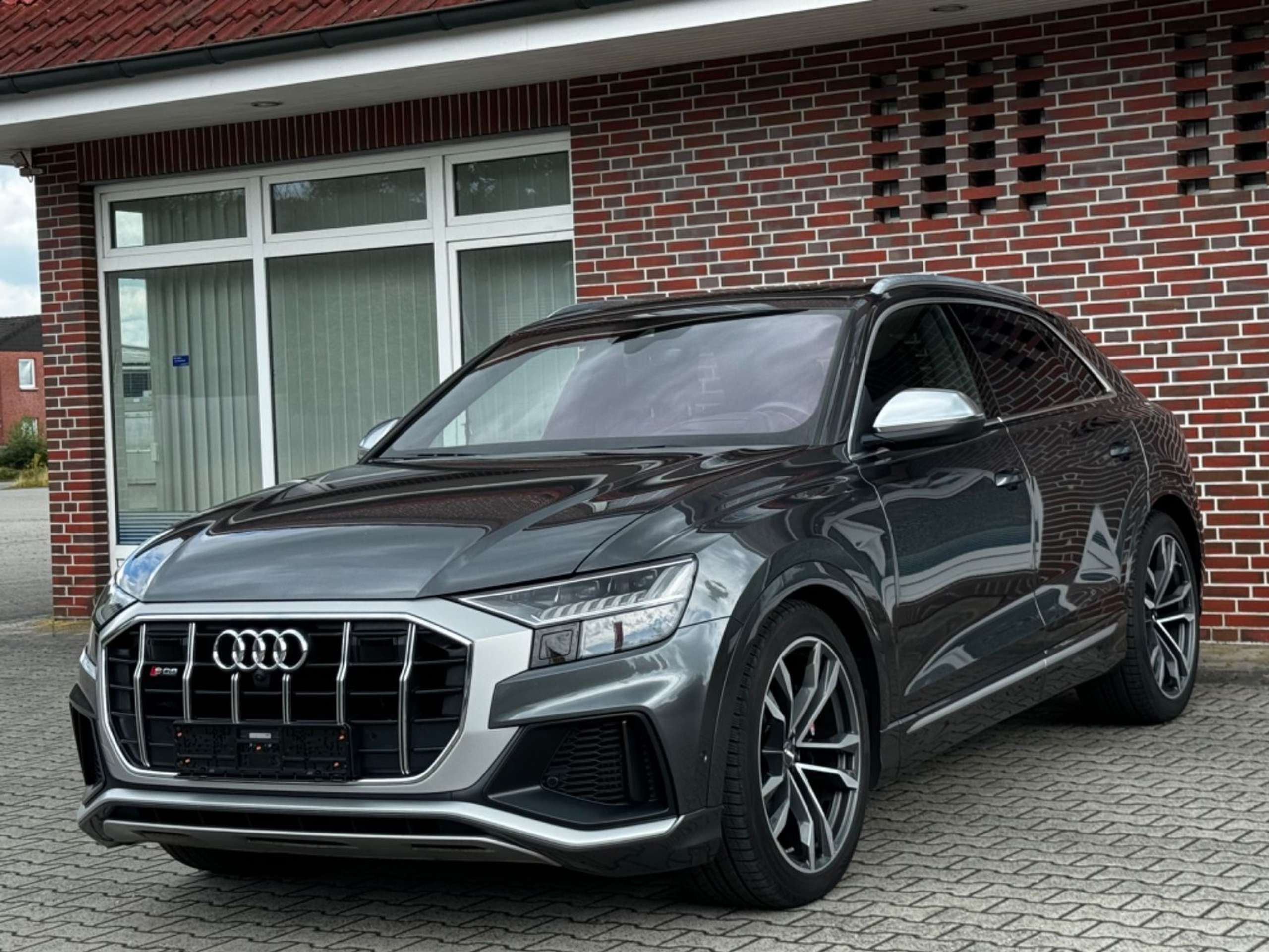 Audi - SQ8