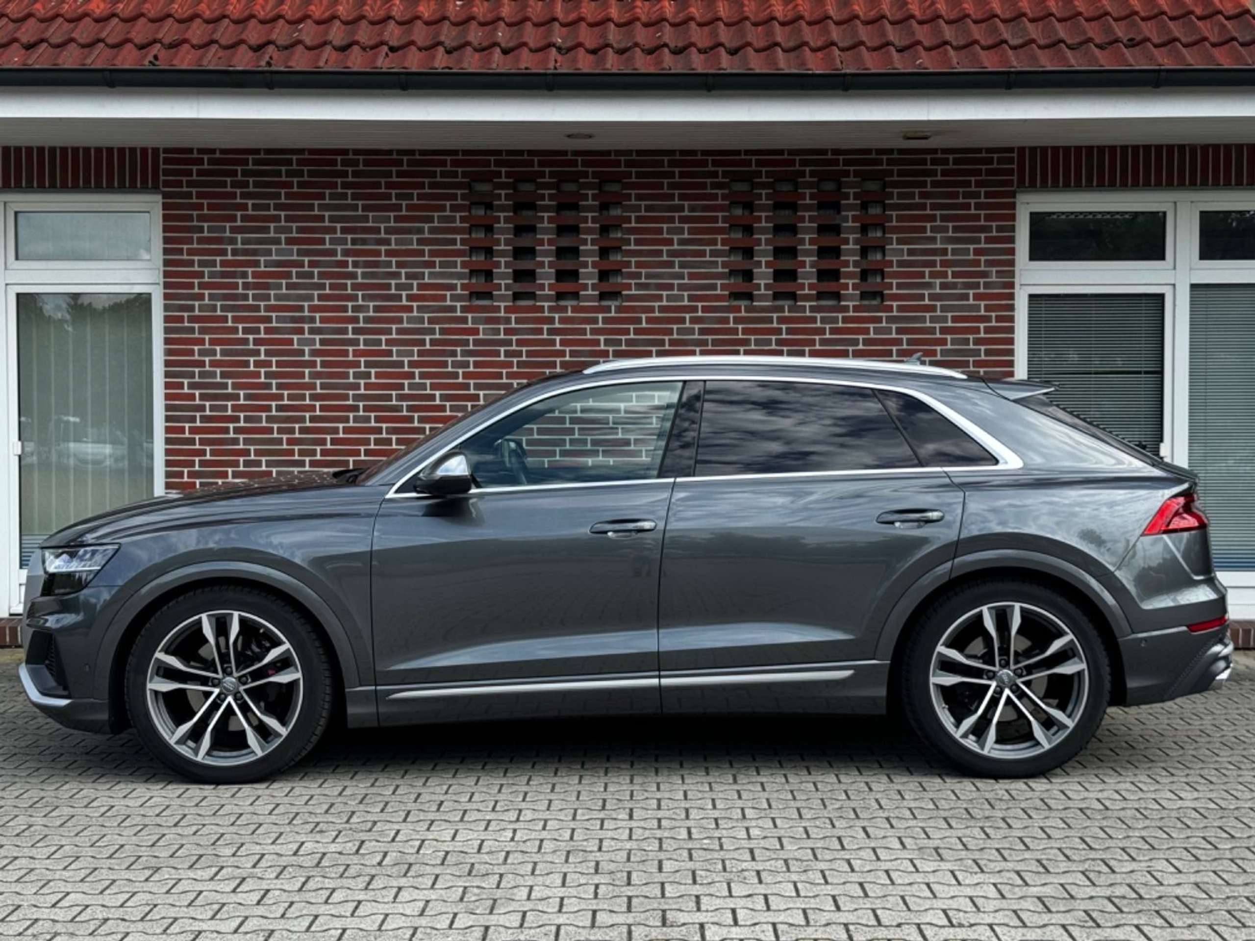 Audi - SQ8