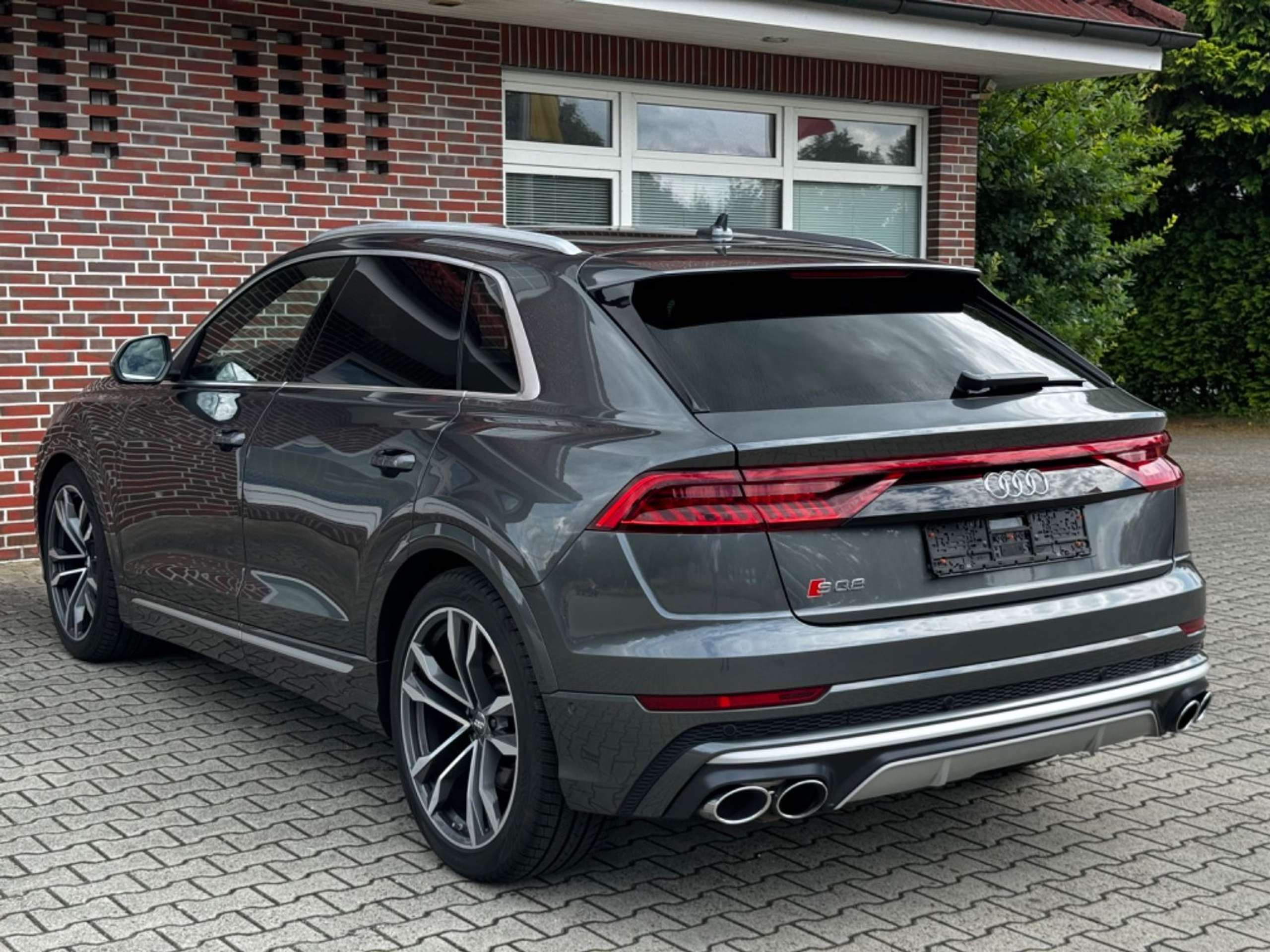 Audi - SQ8