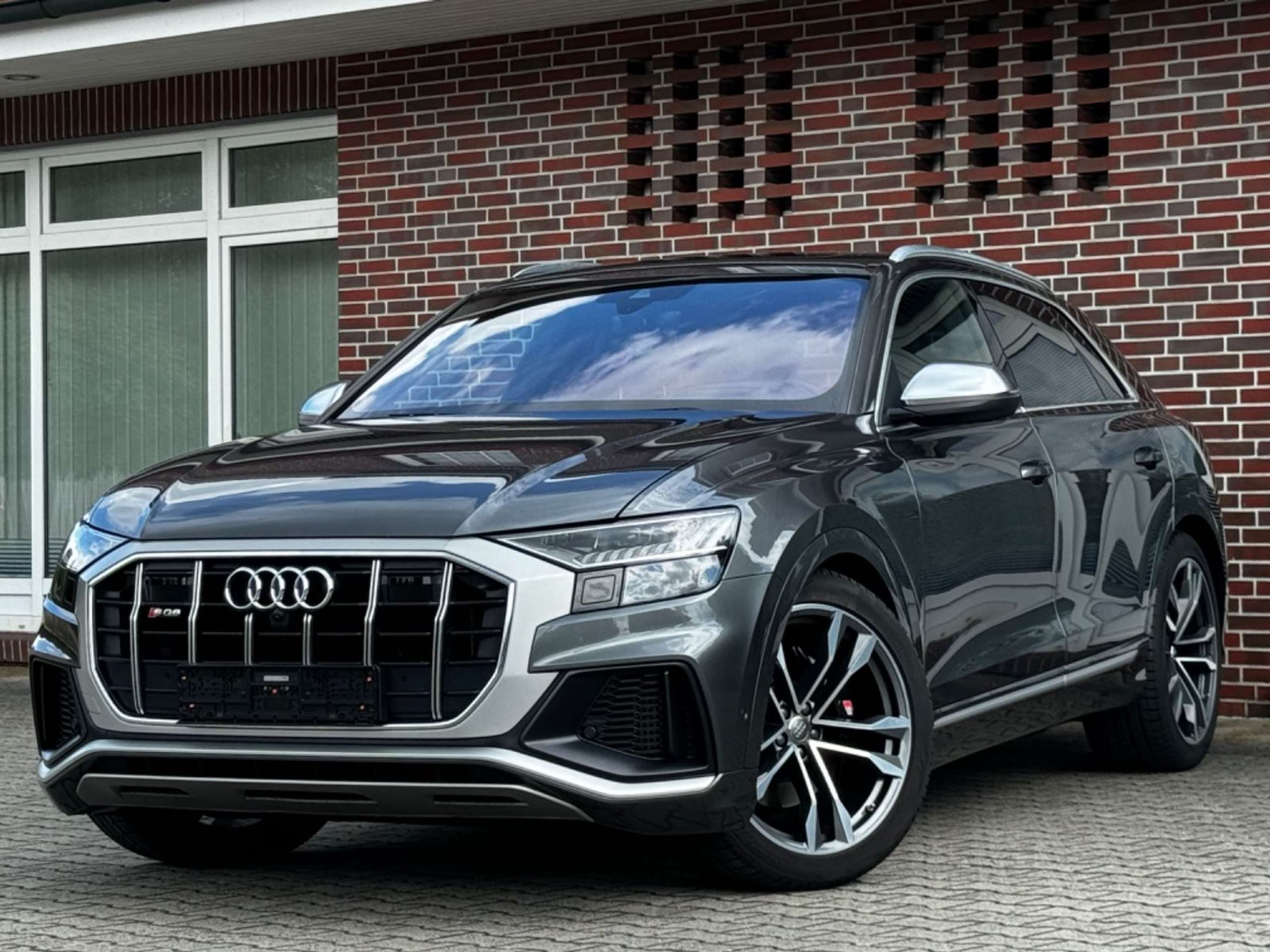 Audi - SQ8