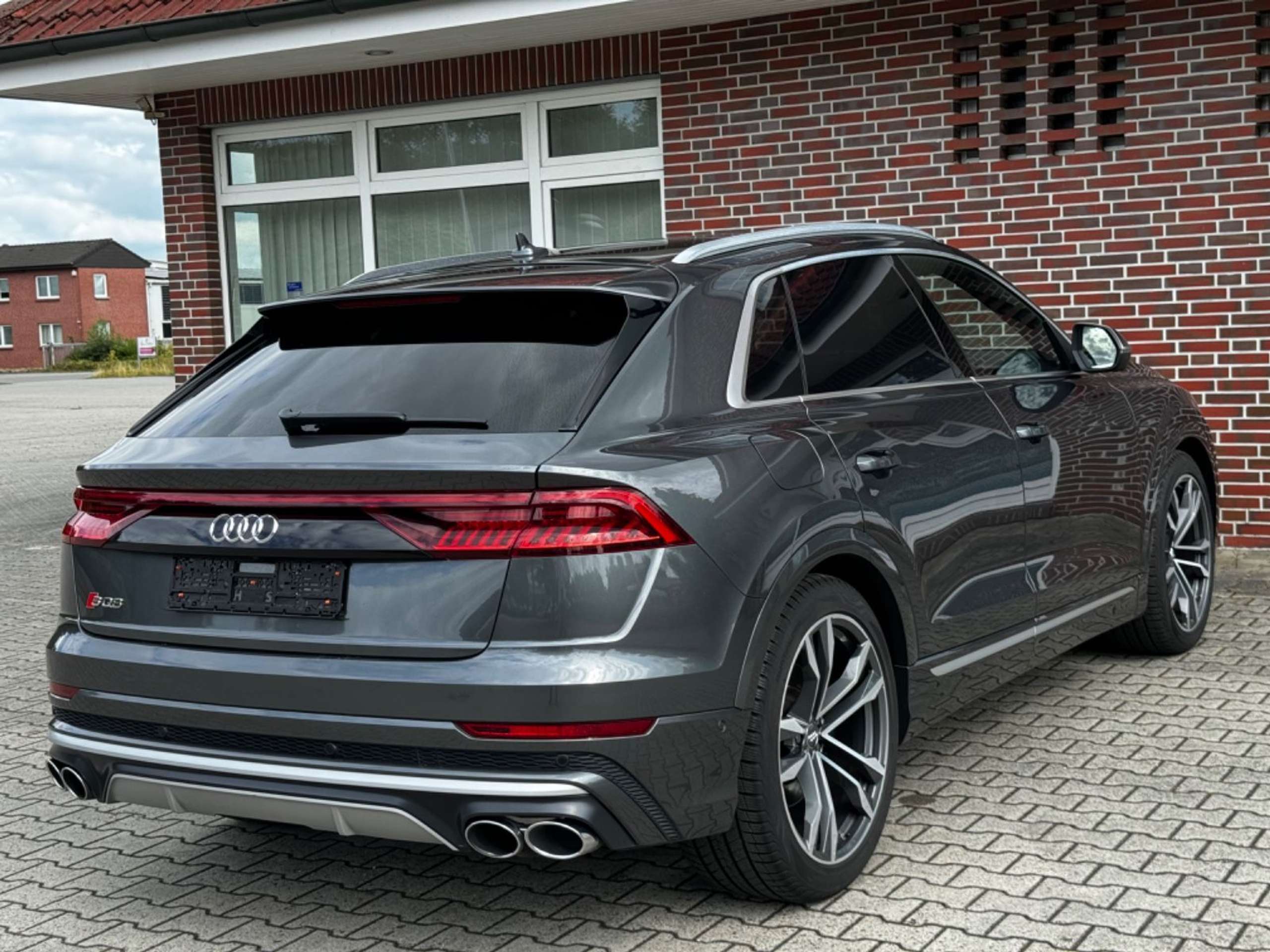 Audi - SQ8