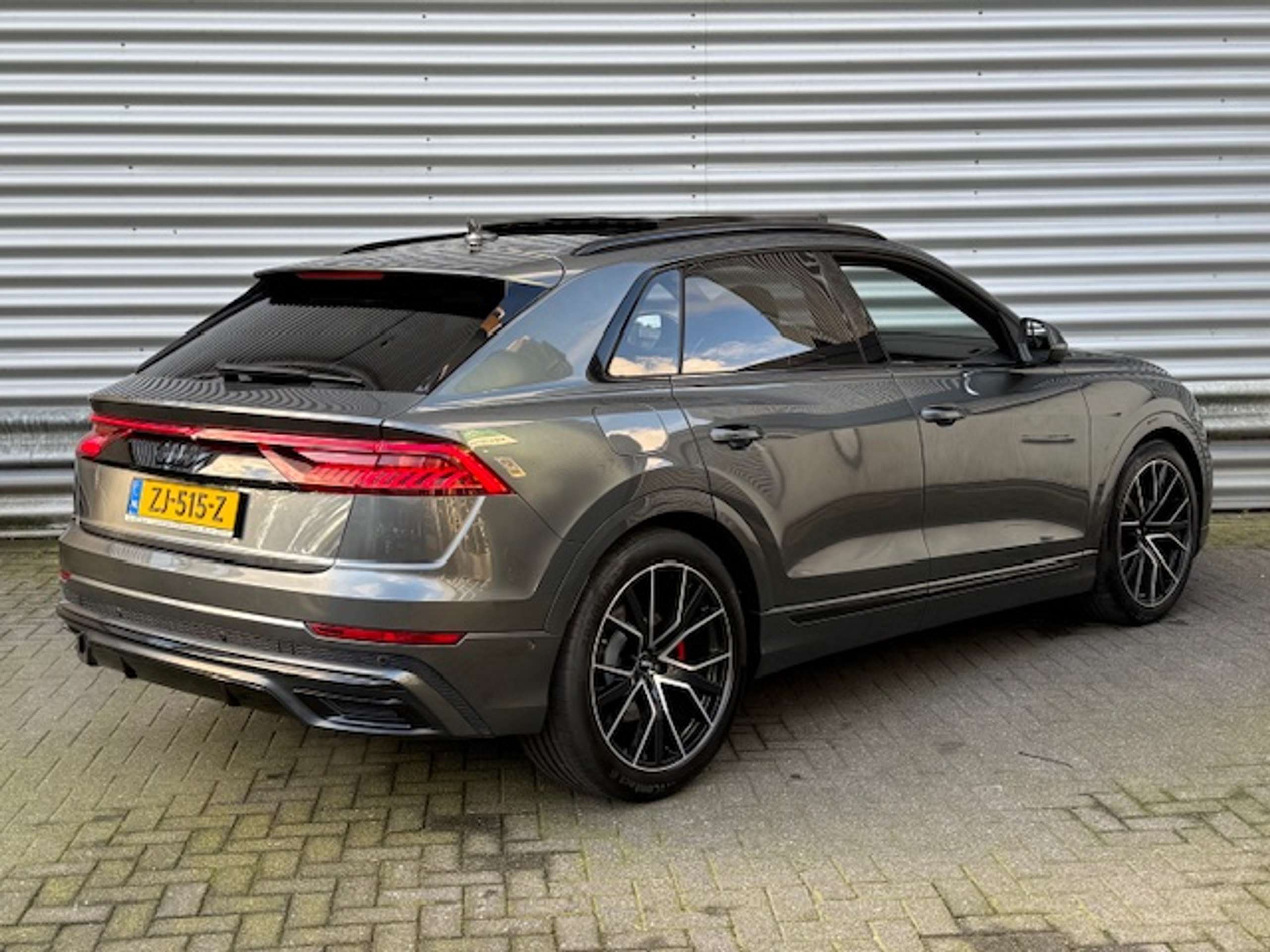 Audi - Q8