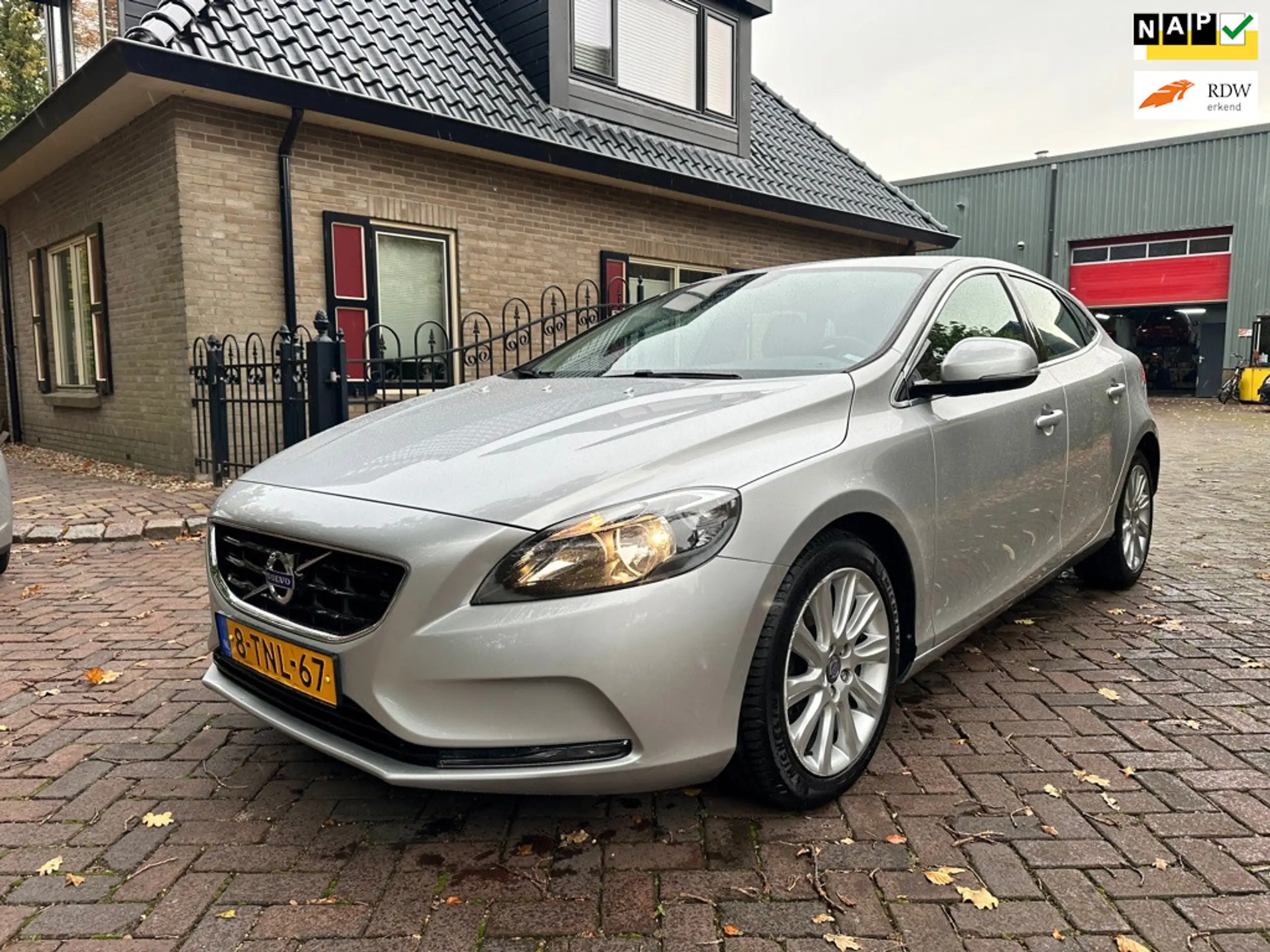 Volvo - V40