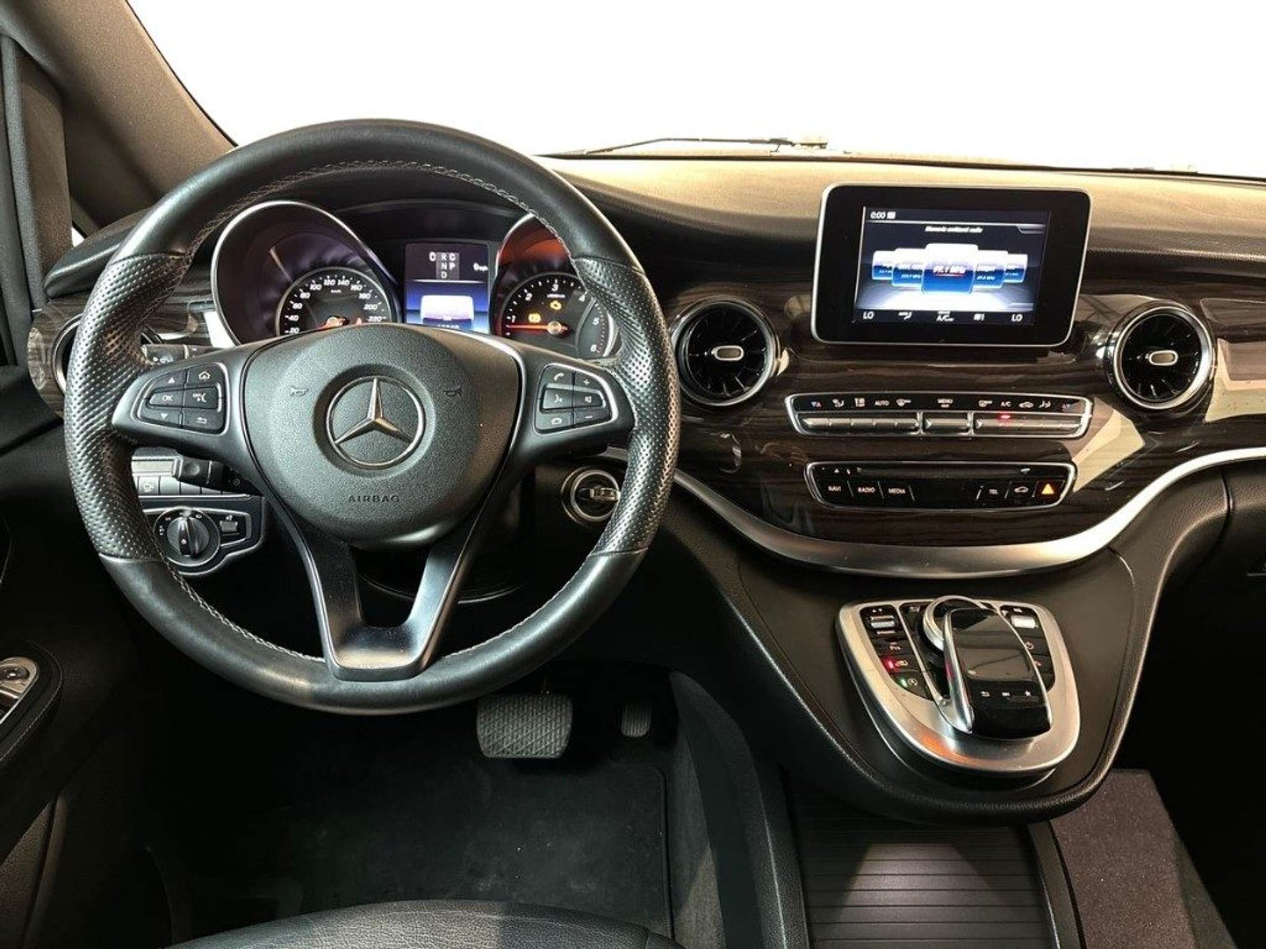 Mercedes-Benz - V 300