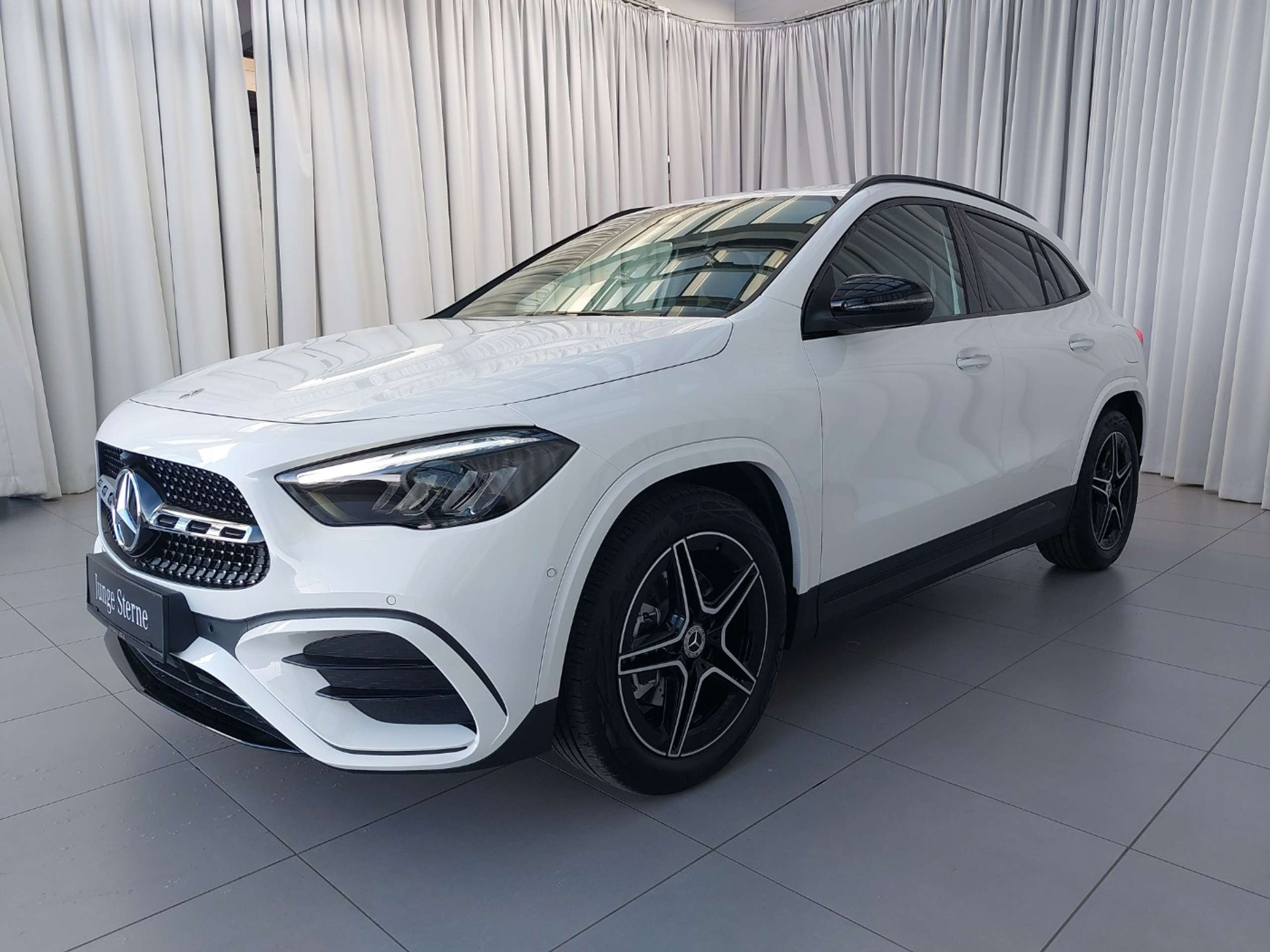 Mercedes-Benz - GLA 200