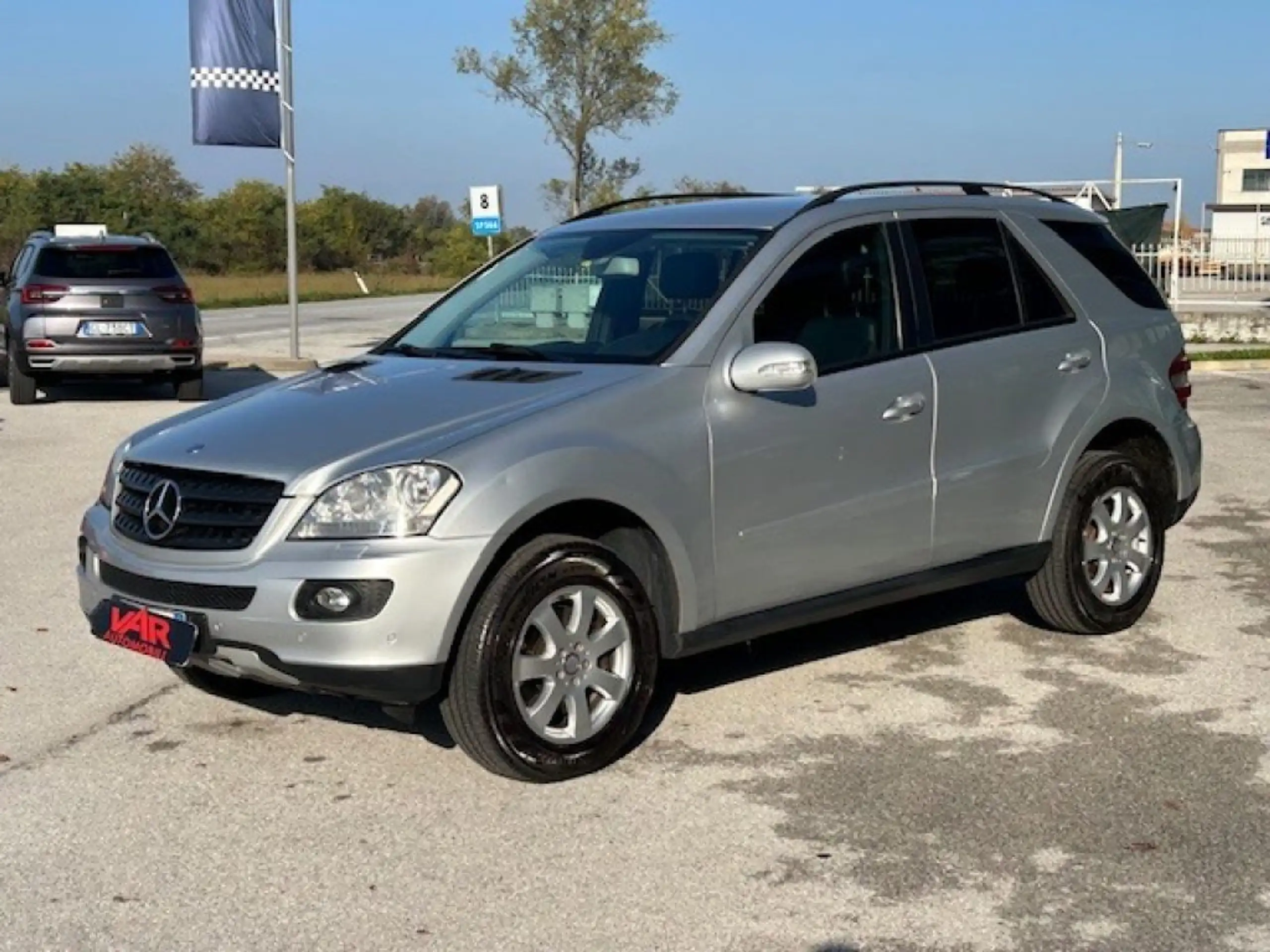 Mercedes-Benz - ML 320