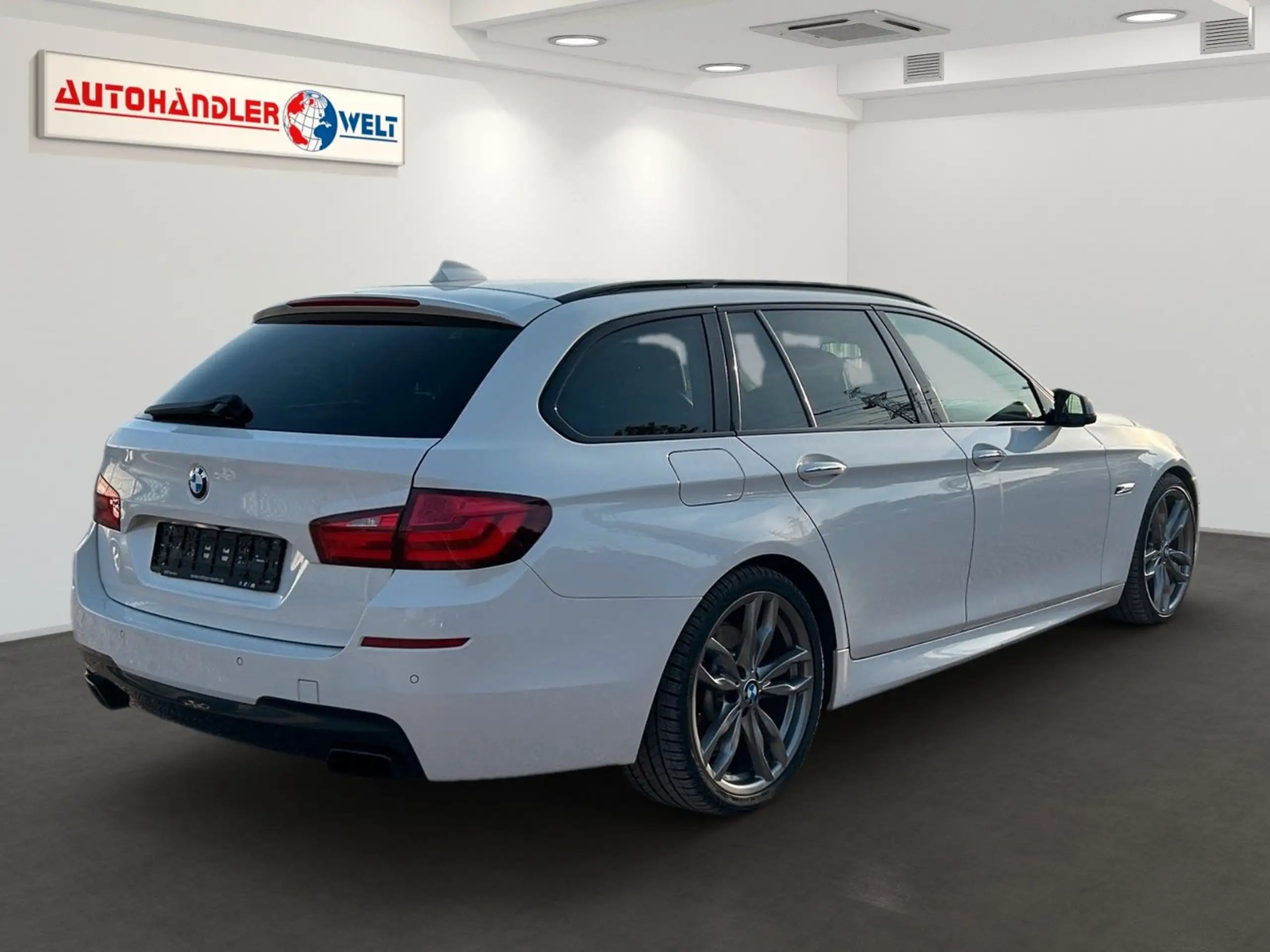 BMW - M550