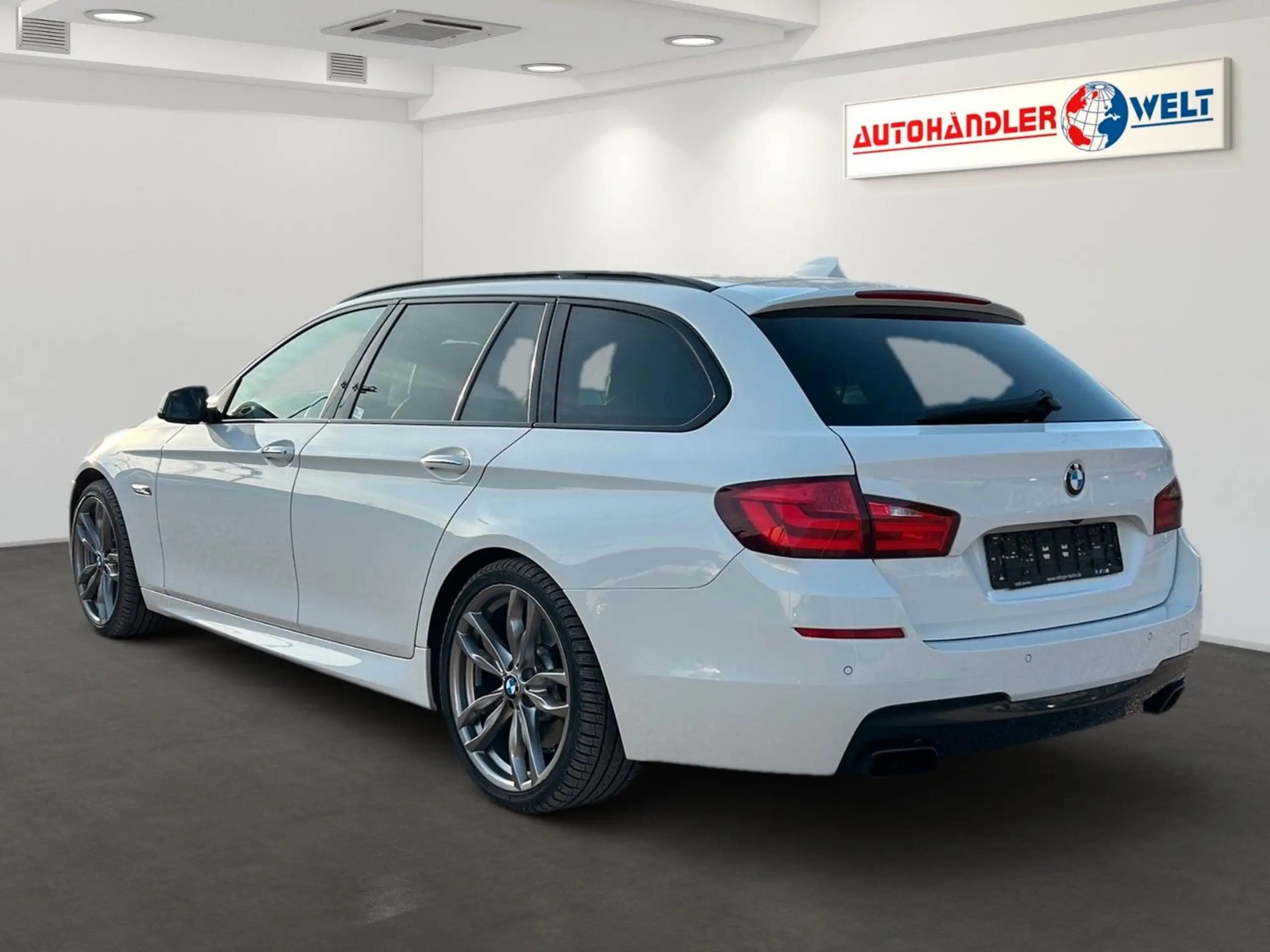 BMW - M550