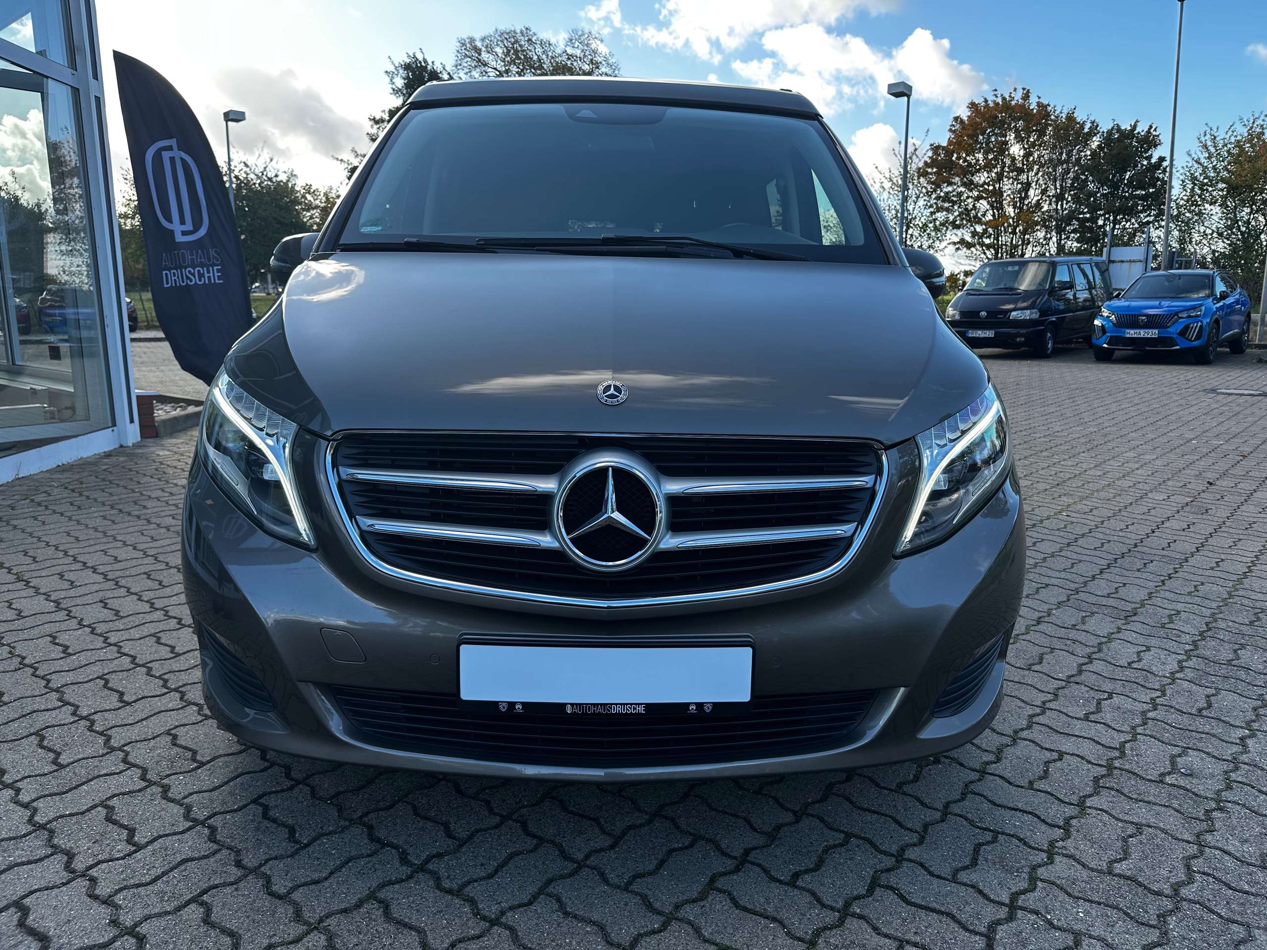 Mercedes-Benz - V 220