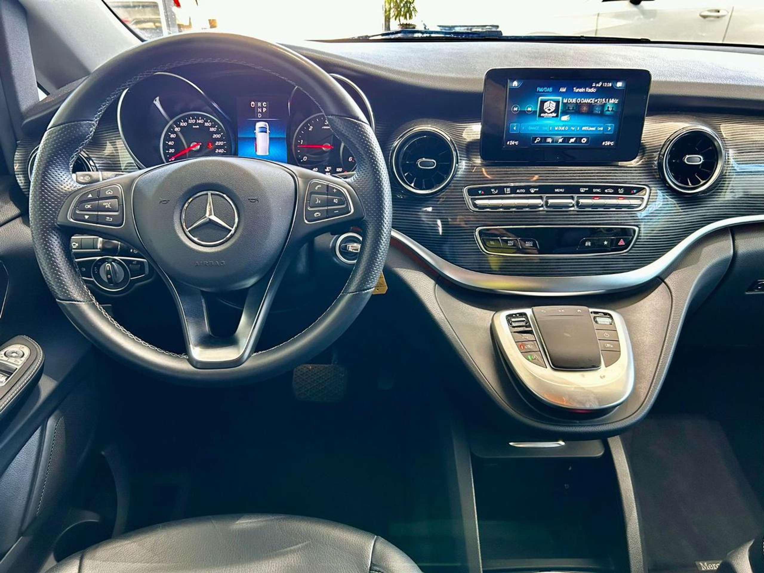 Mercedes-Benz - V 250