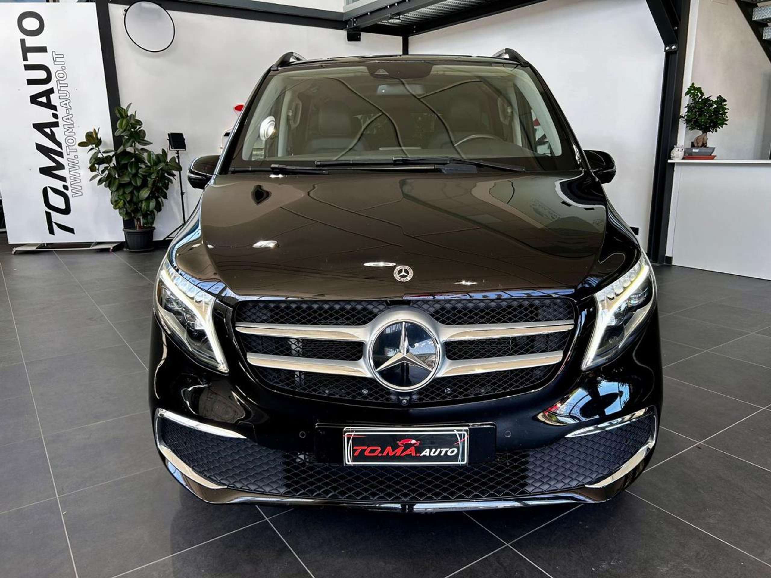 Mercedes-Benz - V 250