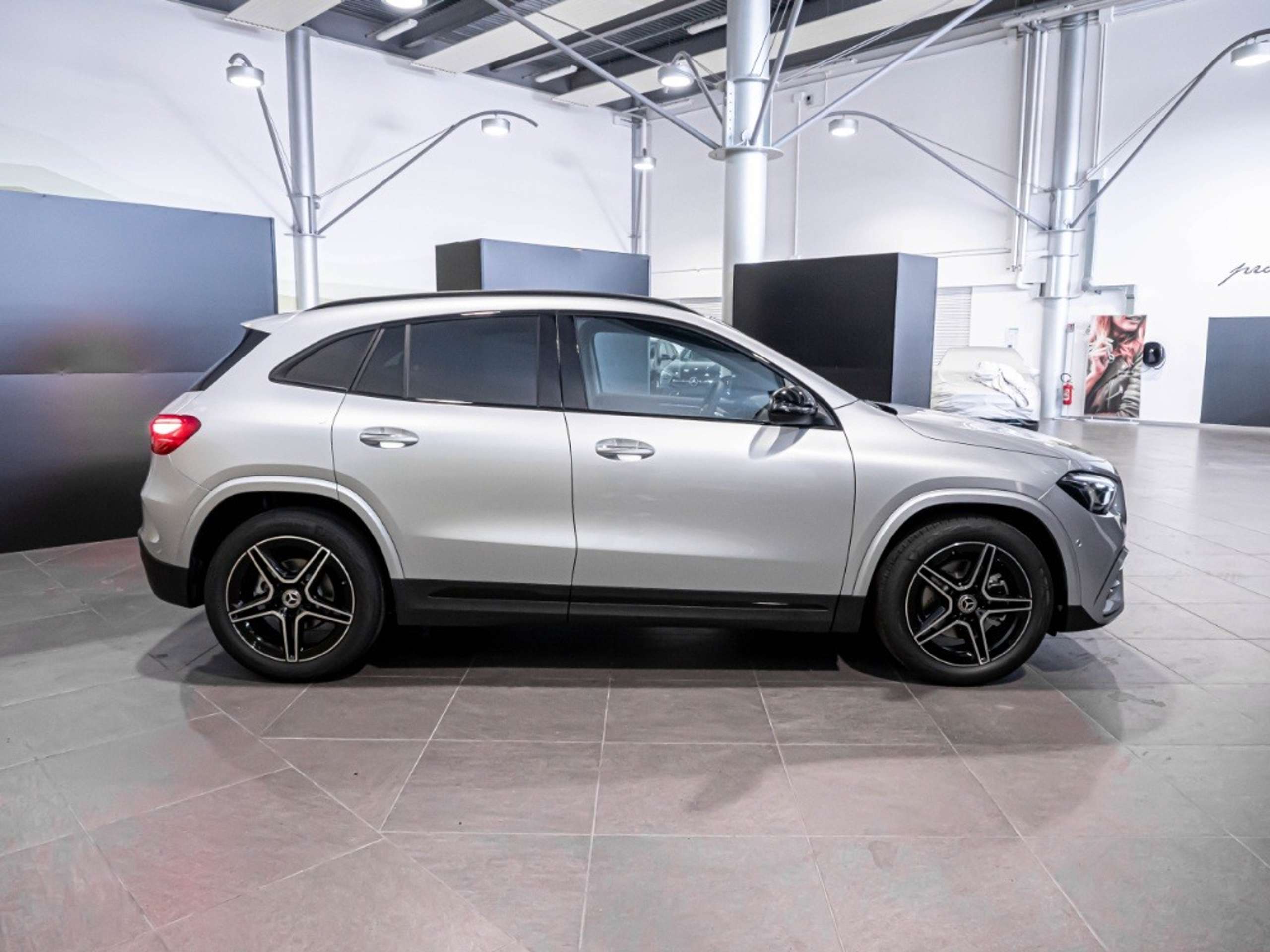 Mercedes-Benz - GLA 200