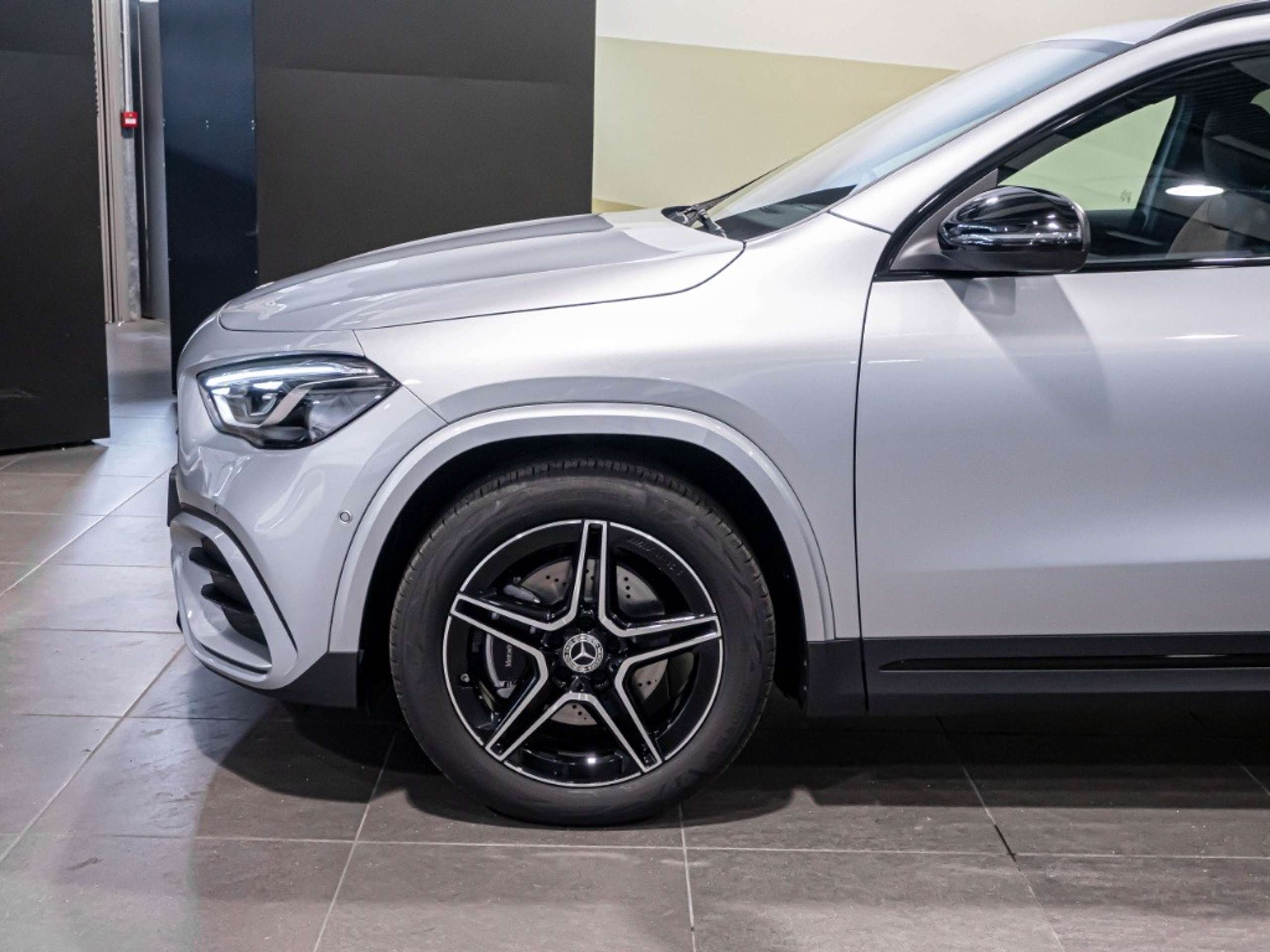 Mercedes-Benz - GLA 200