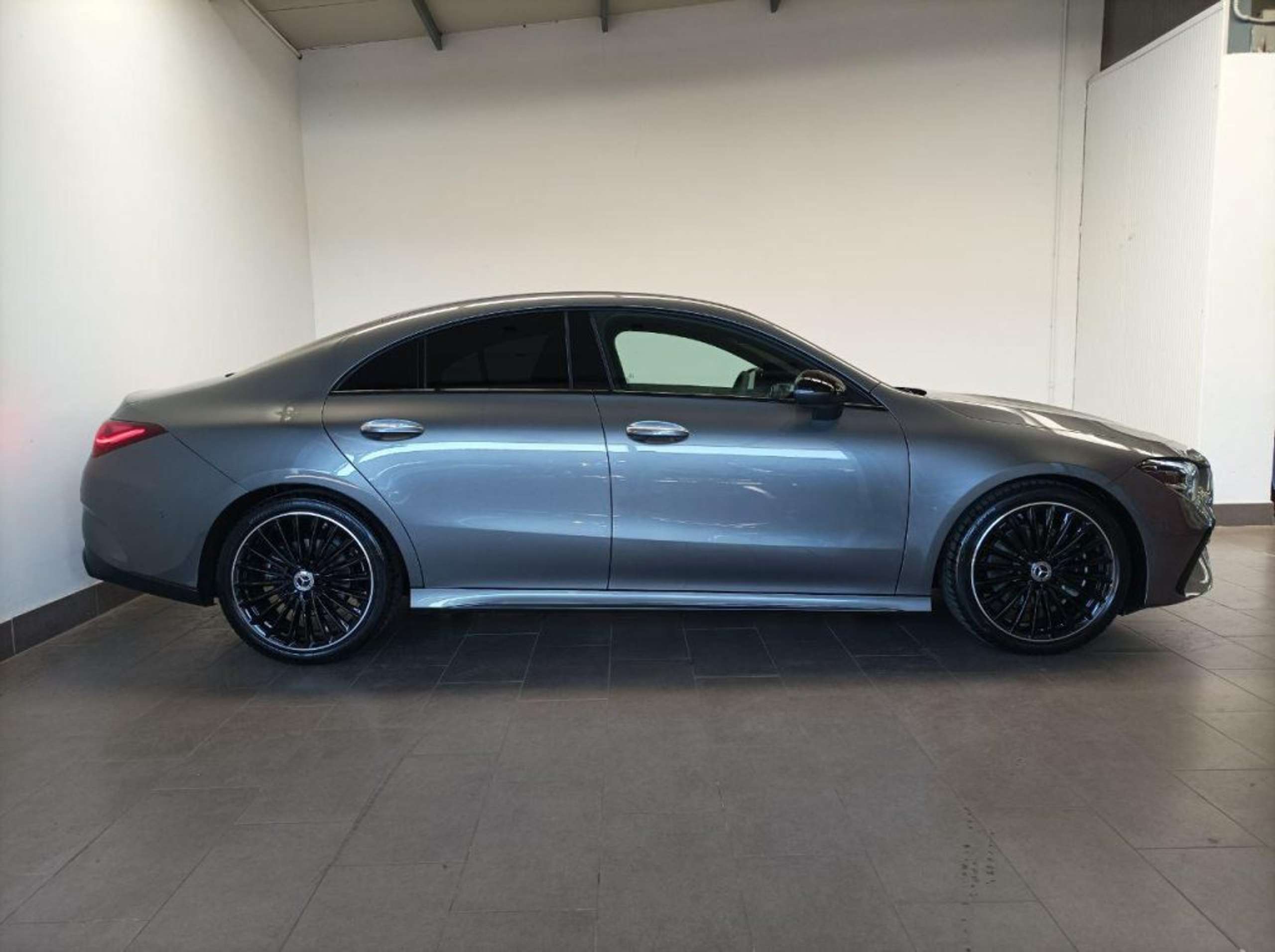 Mercedes-Benz - CLA 200