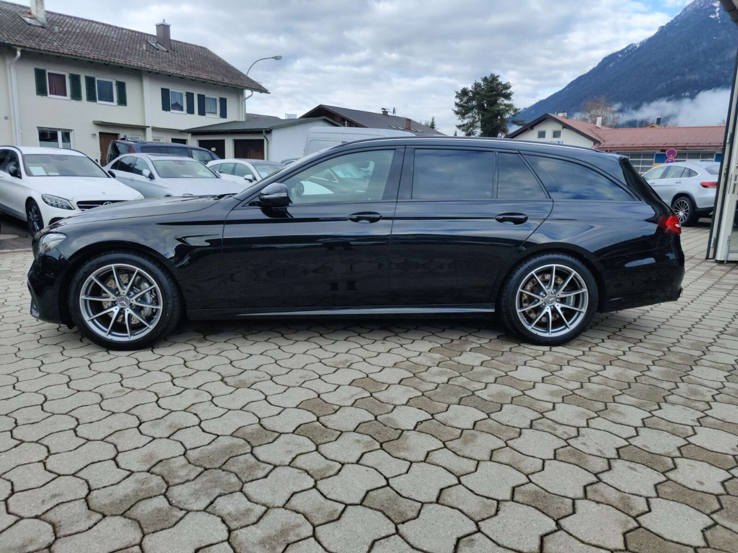 Mercedes-Benz - E 63 AMG