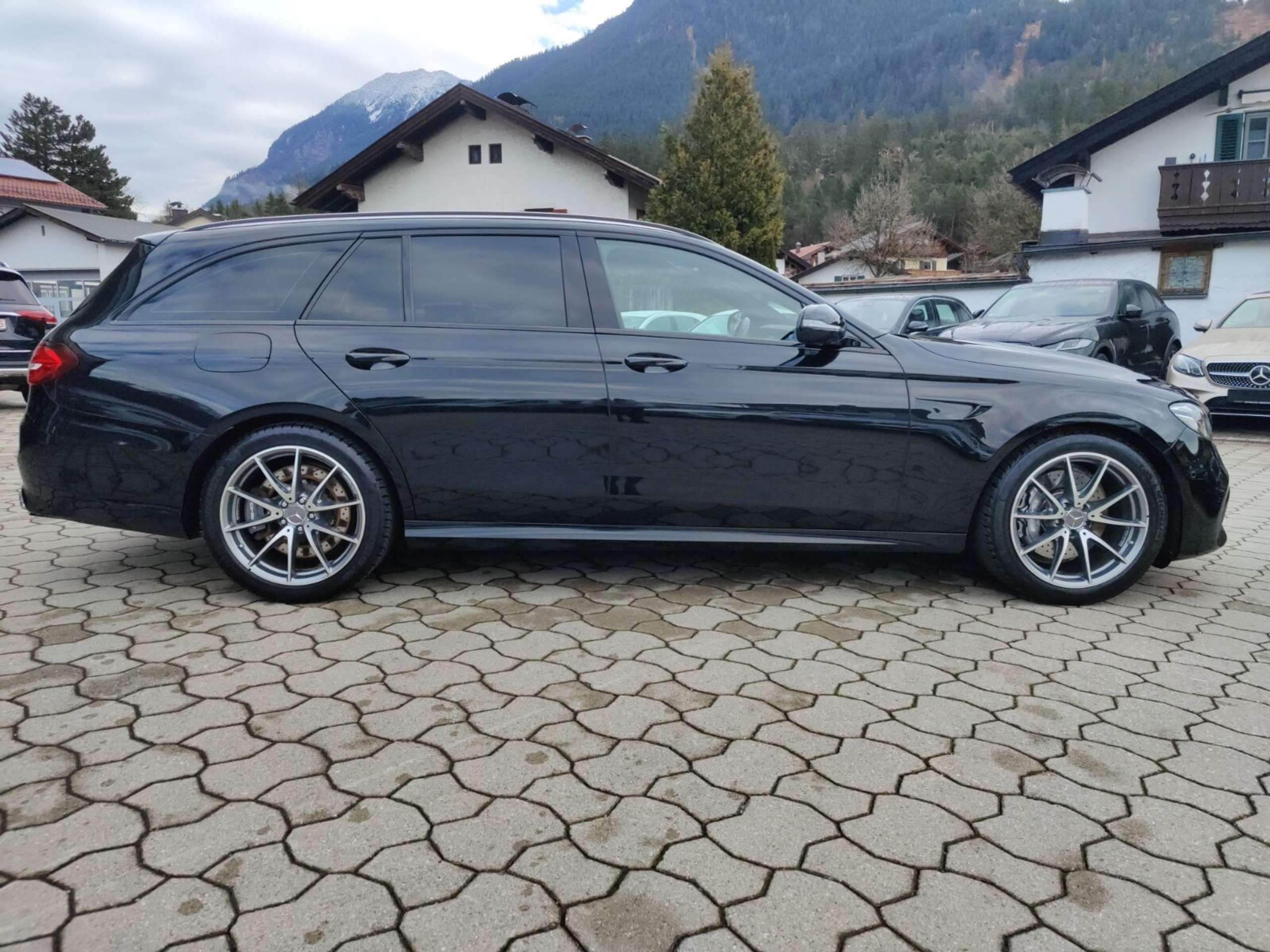 Mercedes-Benz - E 63 AMG