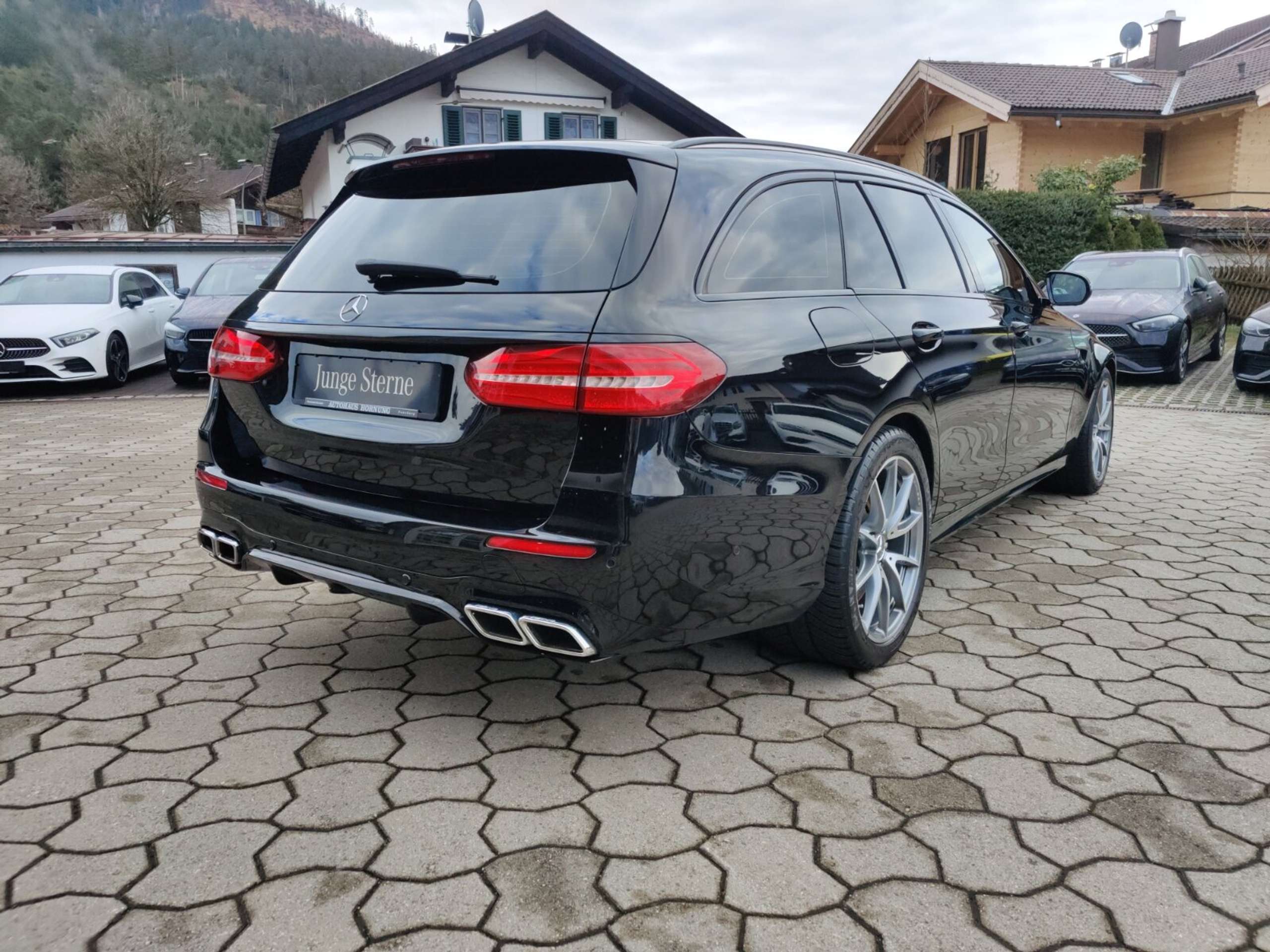 Mercedes-Benz - E 63 AMG