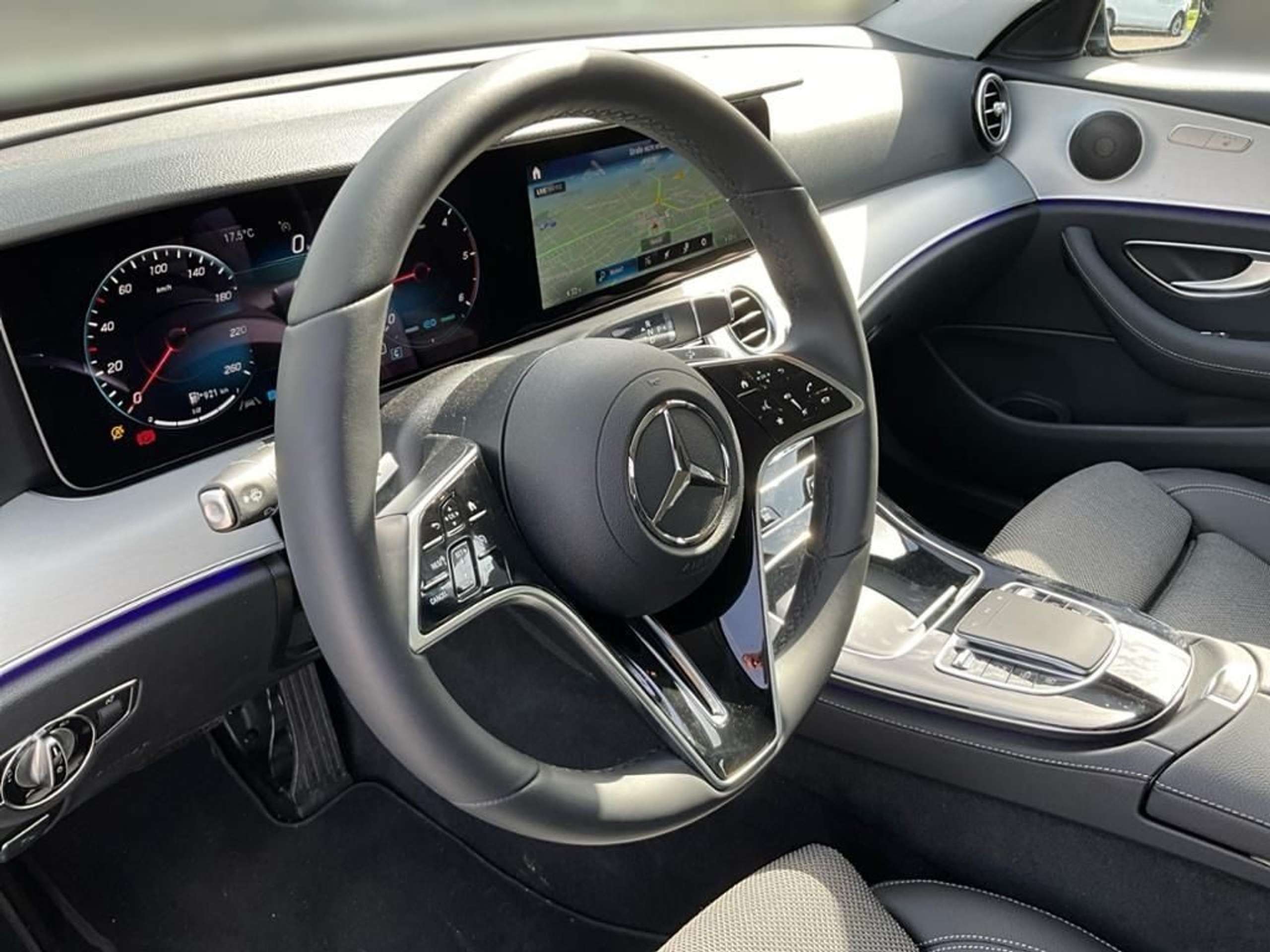 Mercedes-Benz - E 220