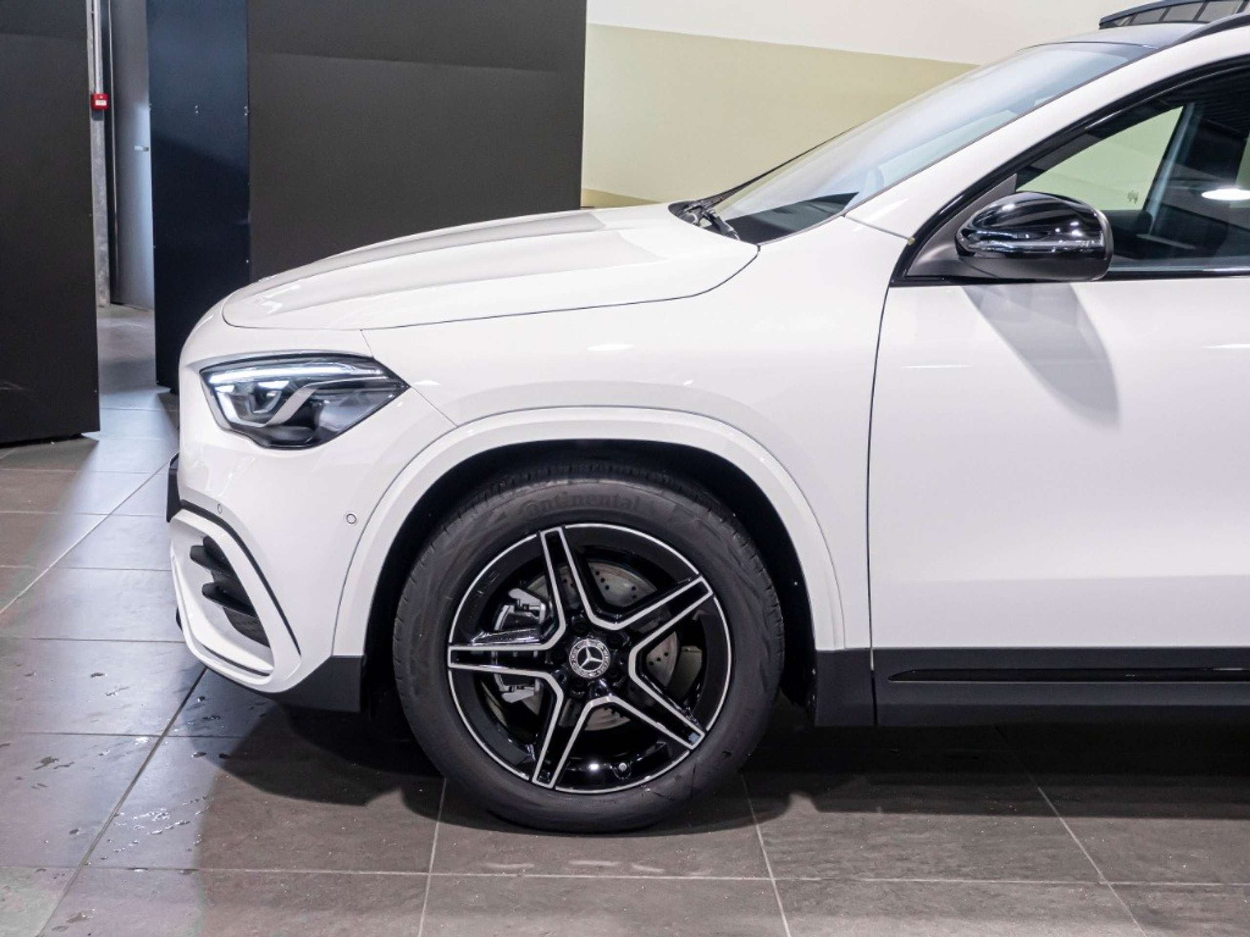 Mercedes-Benz - GLA 200